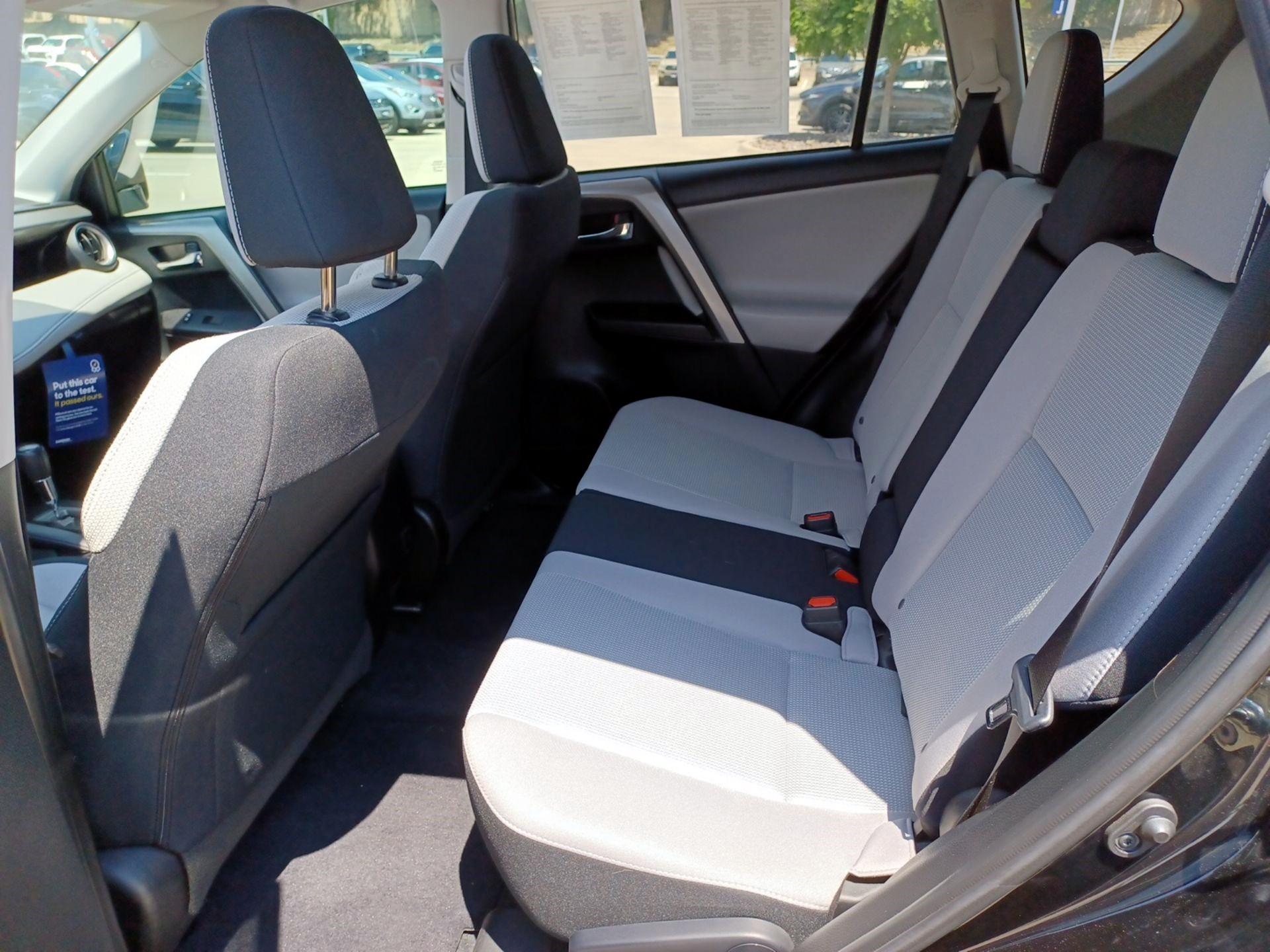 Thumbnail: 2018 Toyota RAV4 - 18