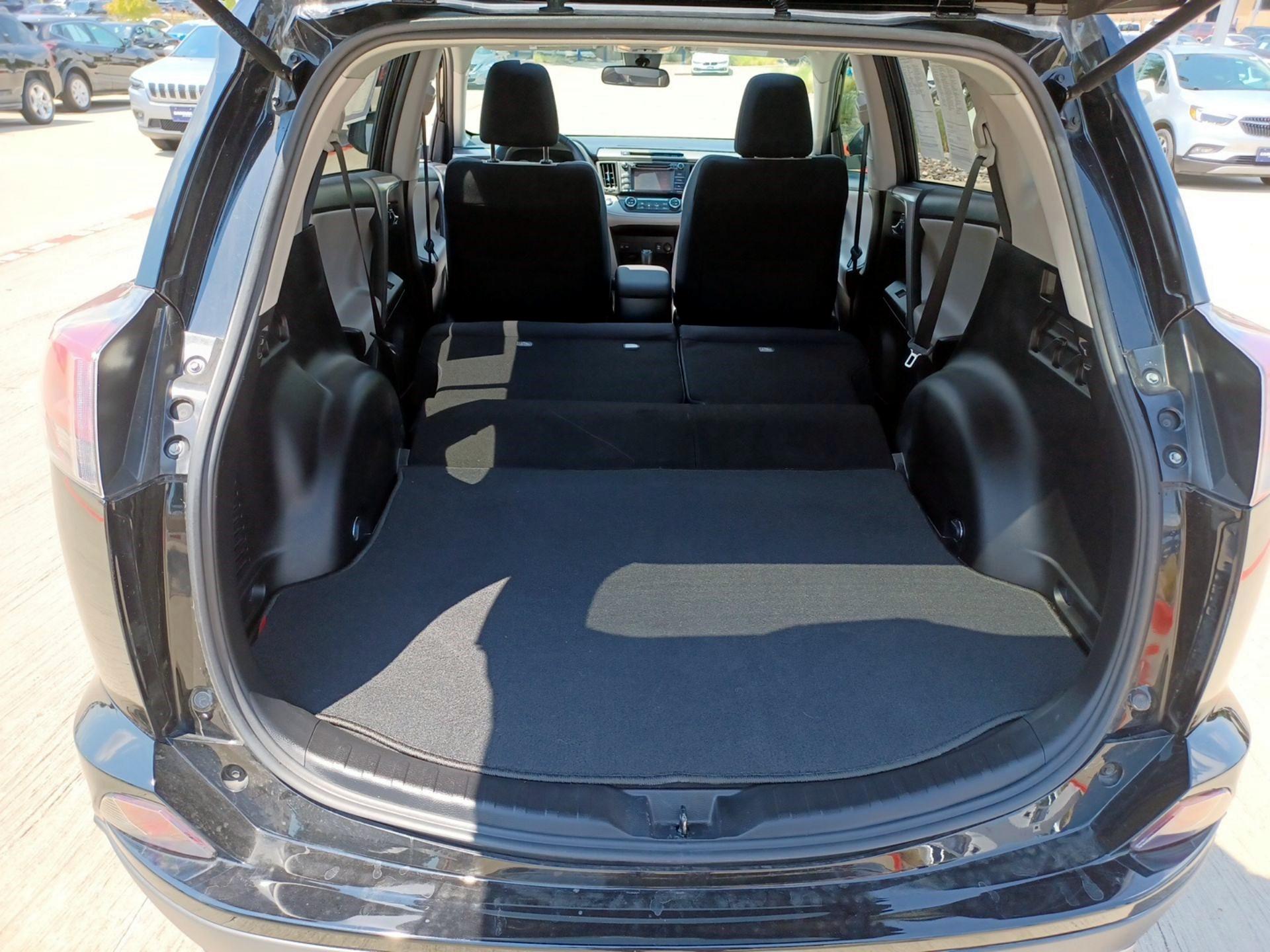 Thumbnail: 2018 Toyota RAV4 - 20