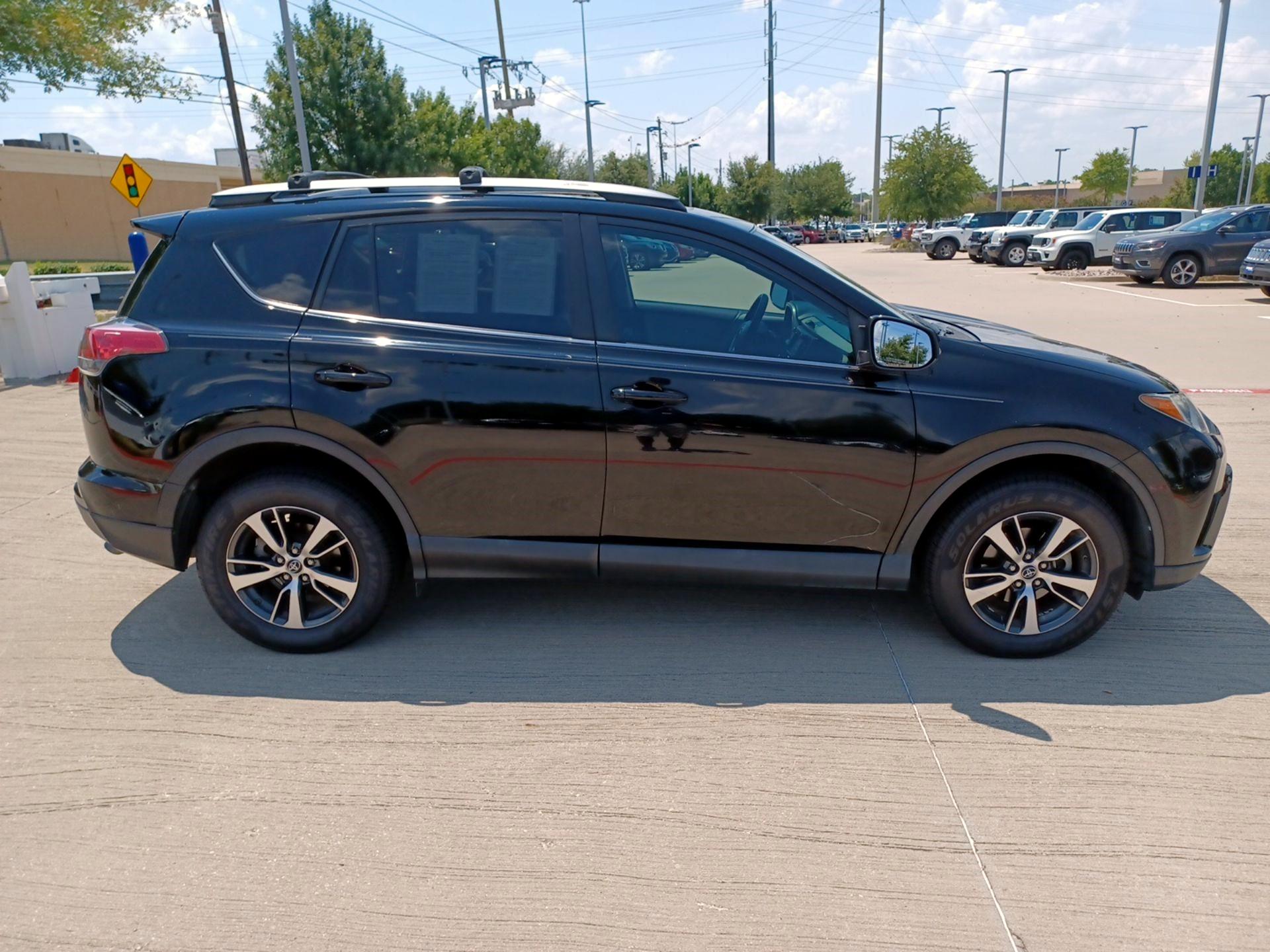 Thumbnail: 2018 Toyota RAV4 - 4