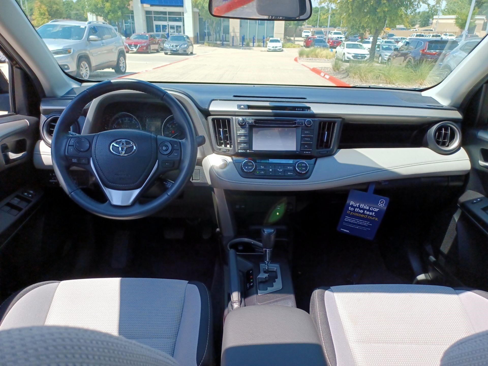 Thumbnail: 2018 Toyota RAV4 - 8