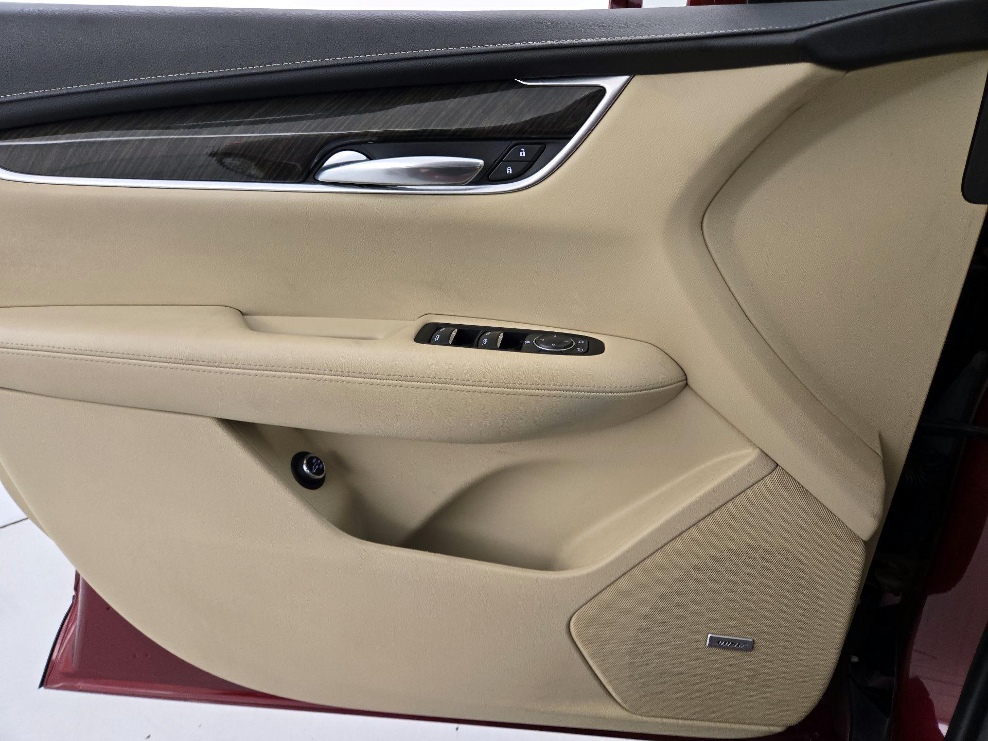 Thumbnail: 2018 Cadillac XT5 - 12