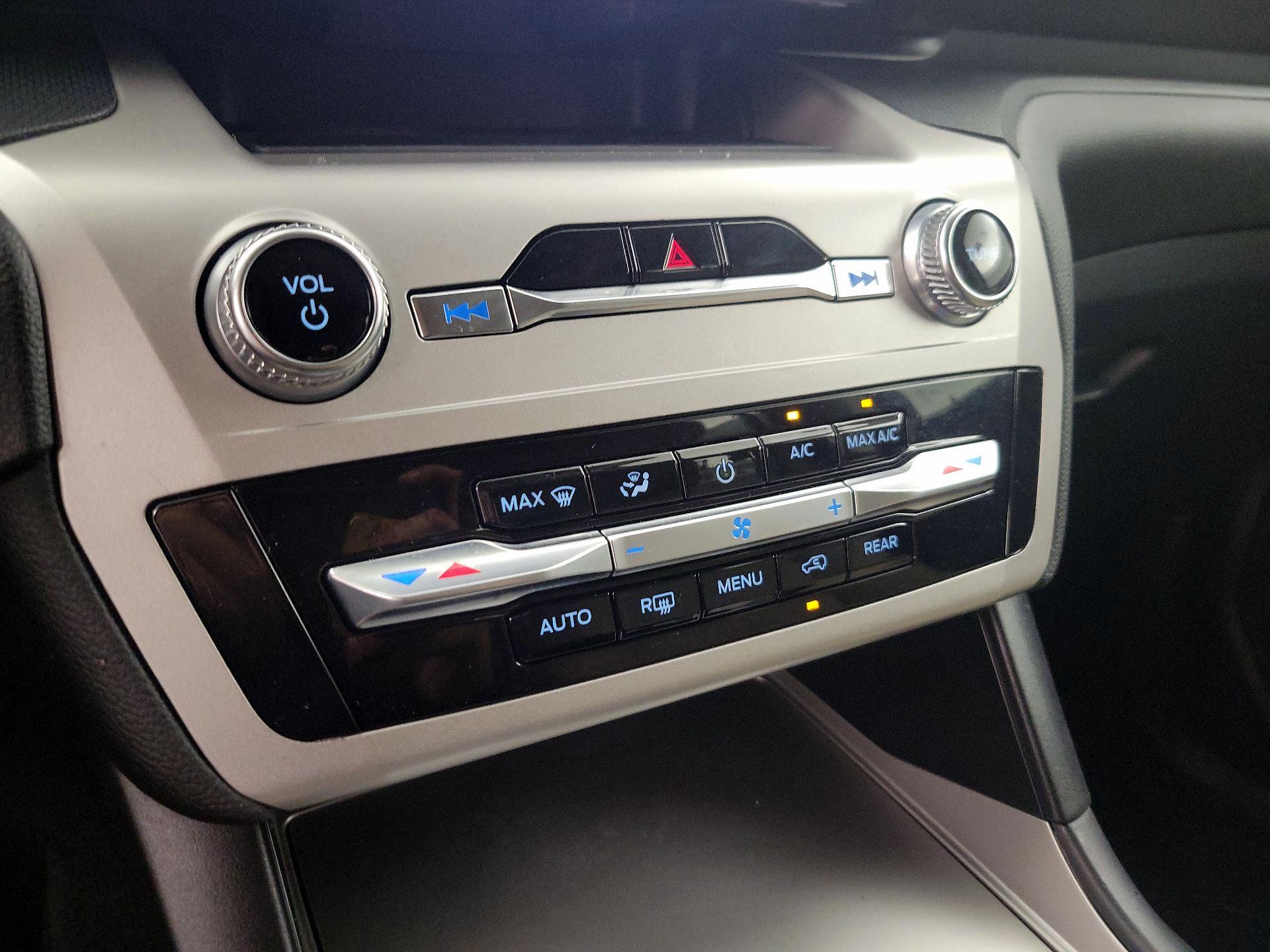 Thumbnail: 2022 Ford Explorer - 16