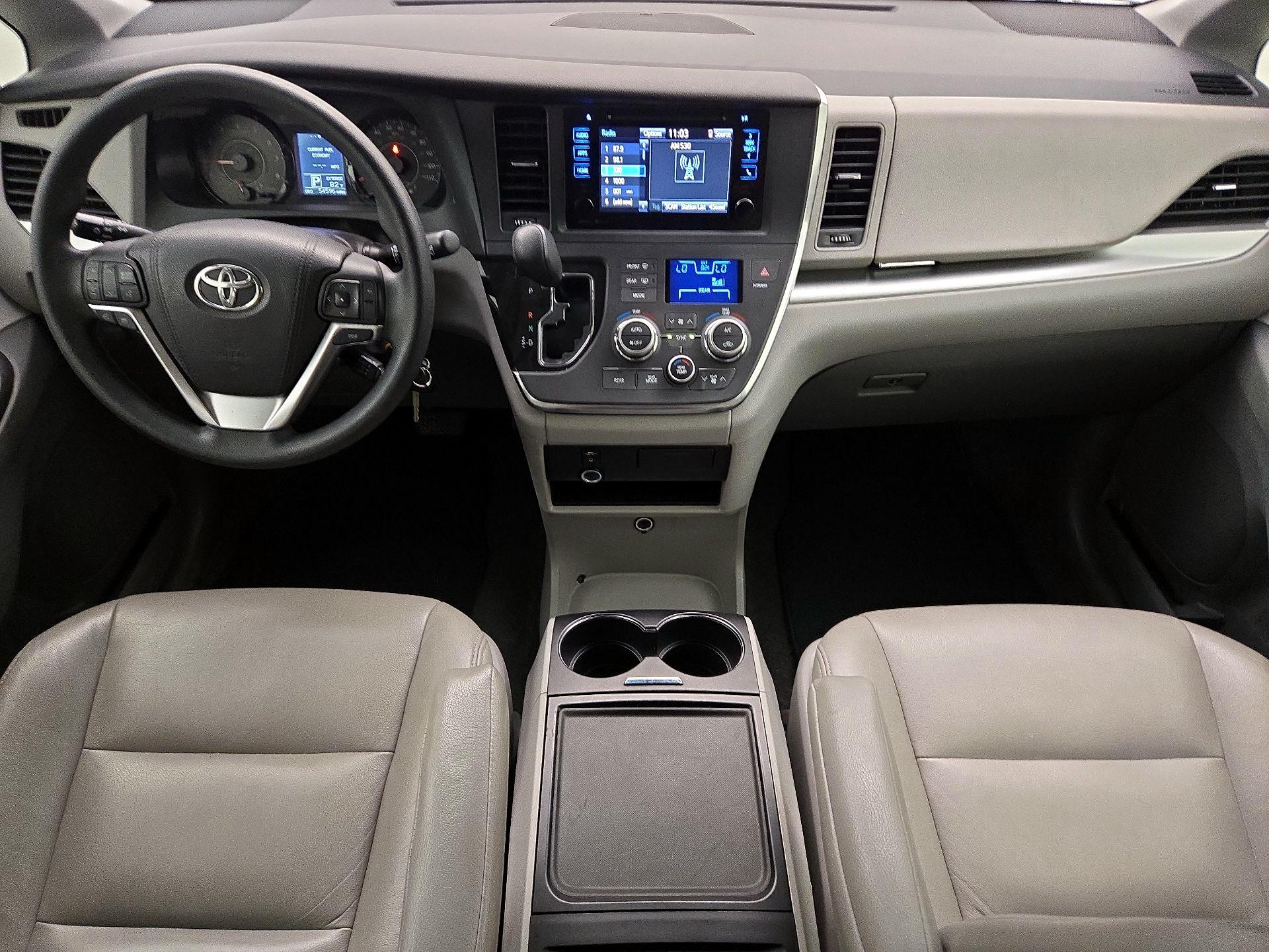 Thumbnail: 2015 Toyota Sienna - 9
