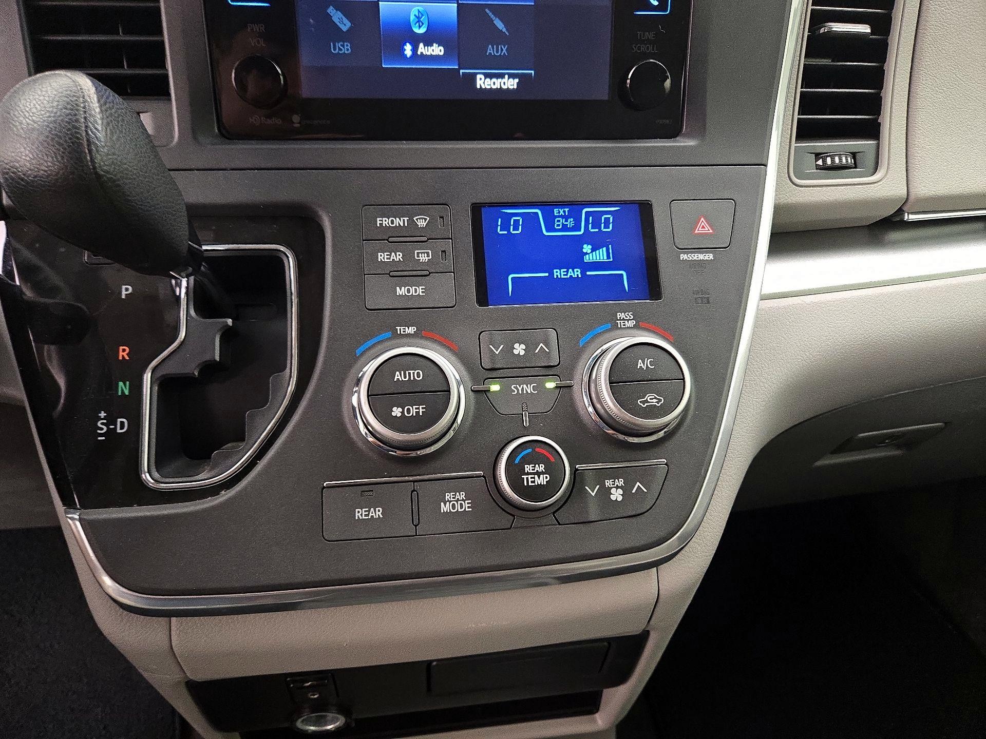 Thumbnail: 2015 Toyota Sienna - 16