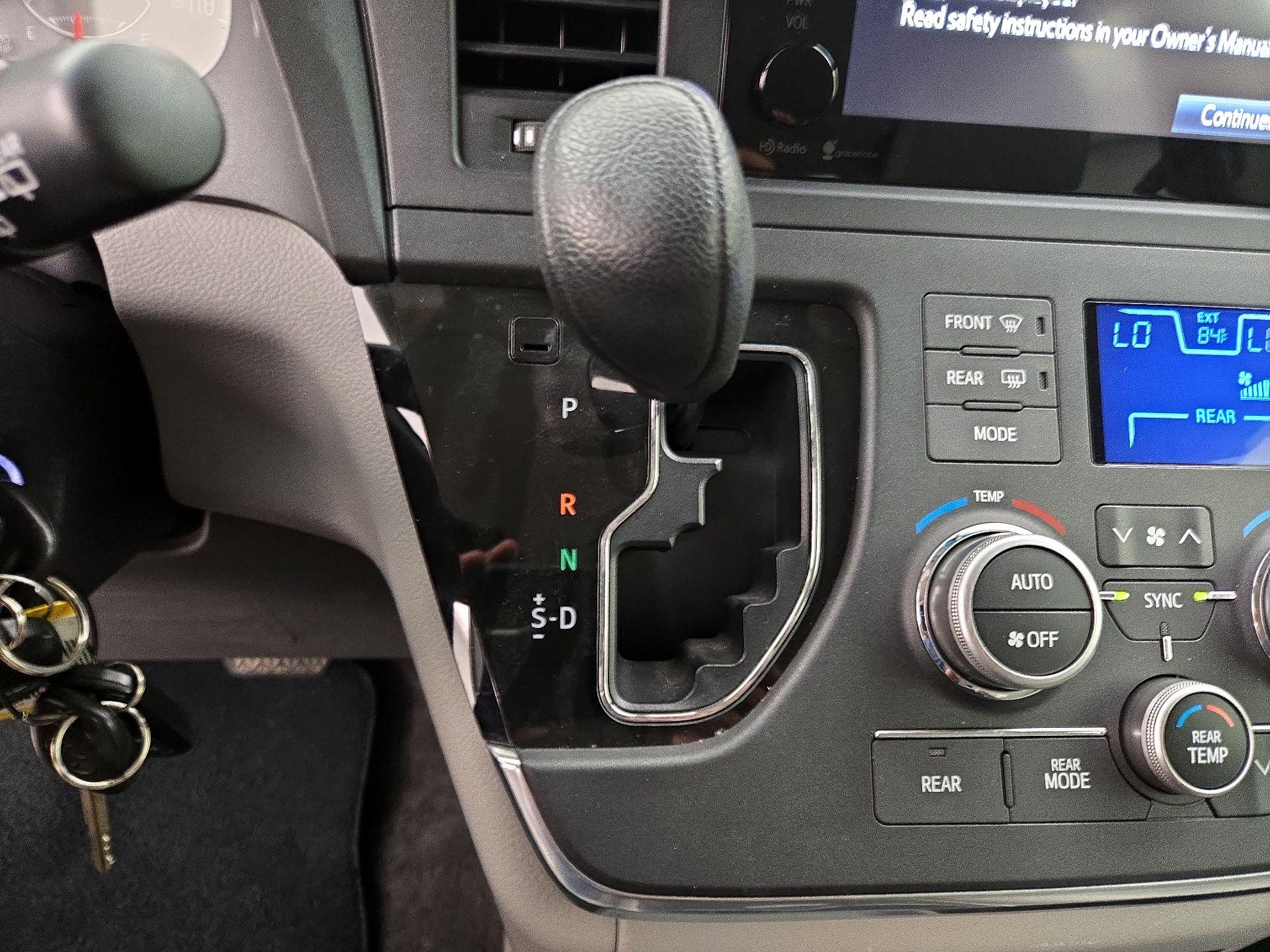 Thumbnail: 2015 Toyota Sienna - 17