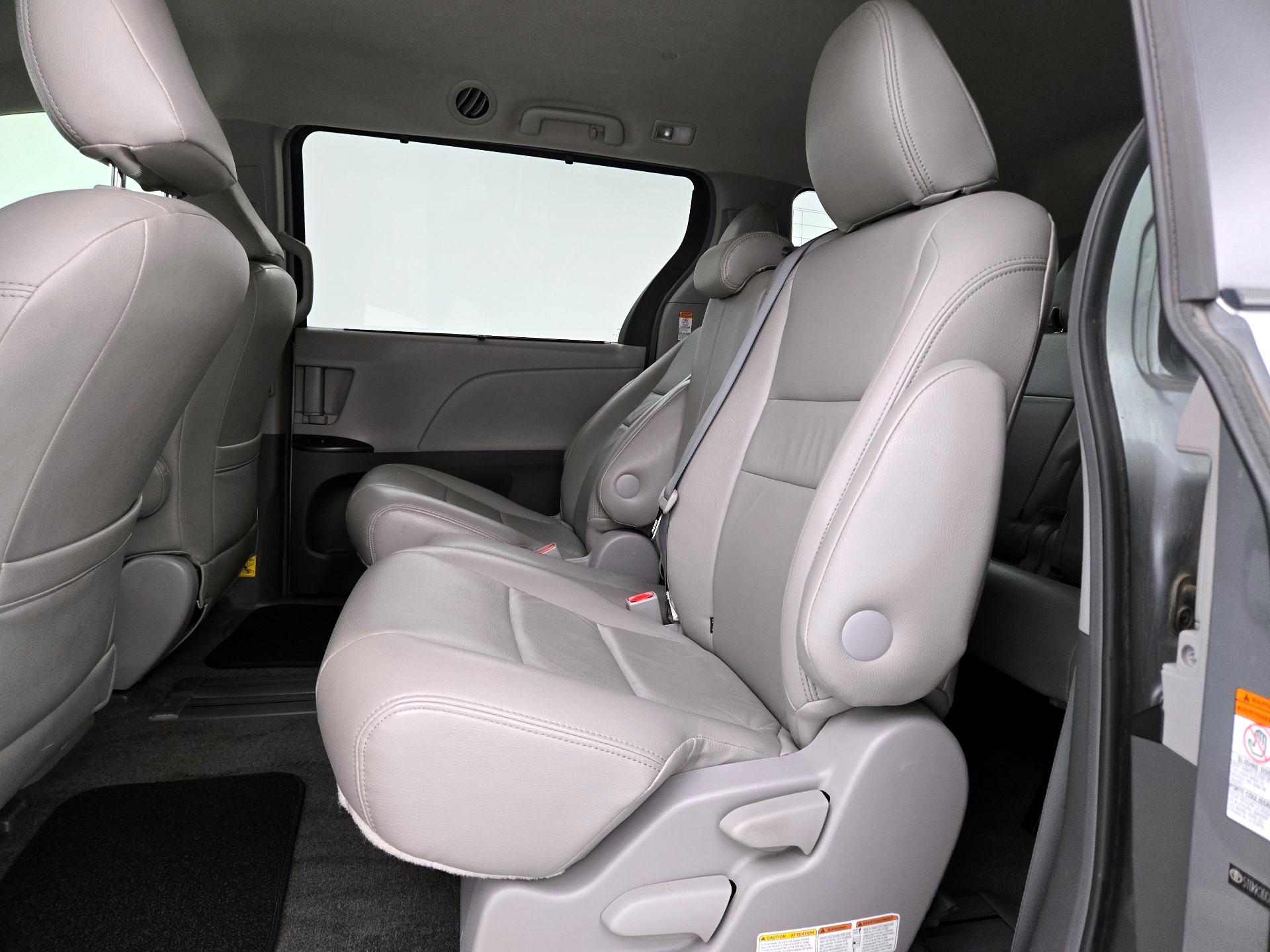 Thumbnail: 2015 Toyota Sienna - 19