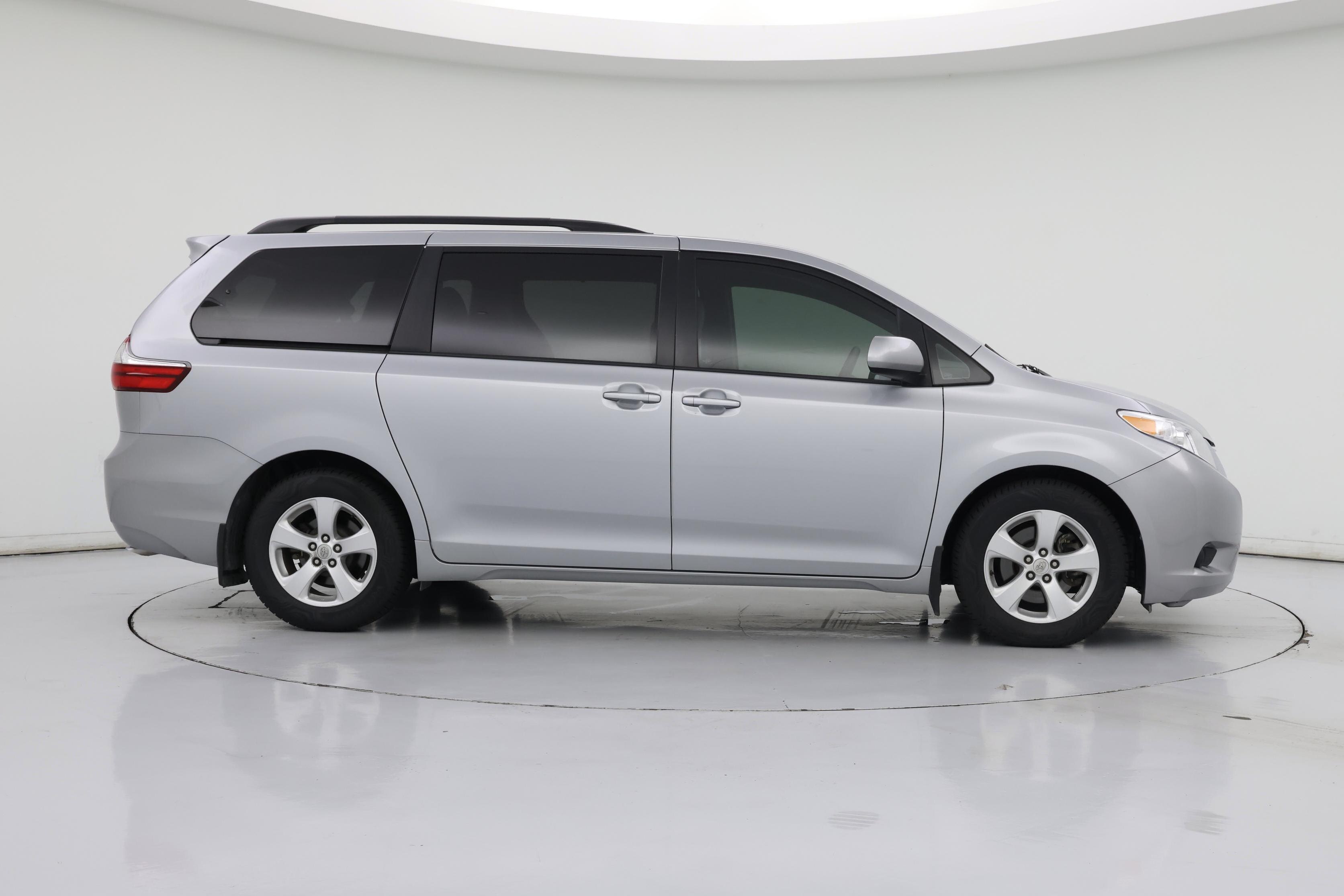 Thumbnail: 2015 Toyota Sienna - 7