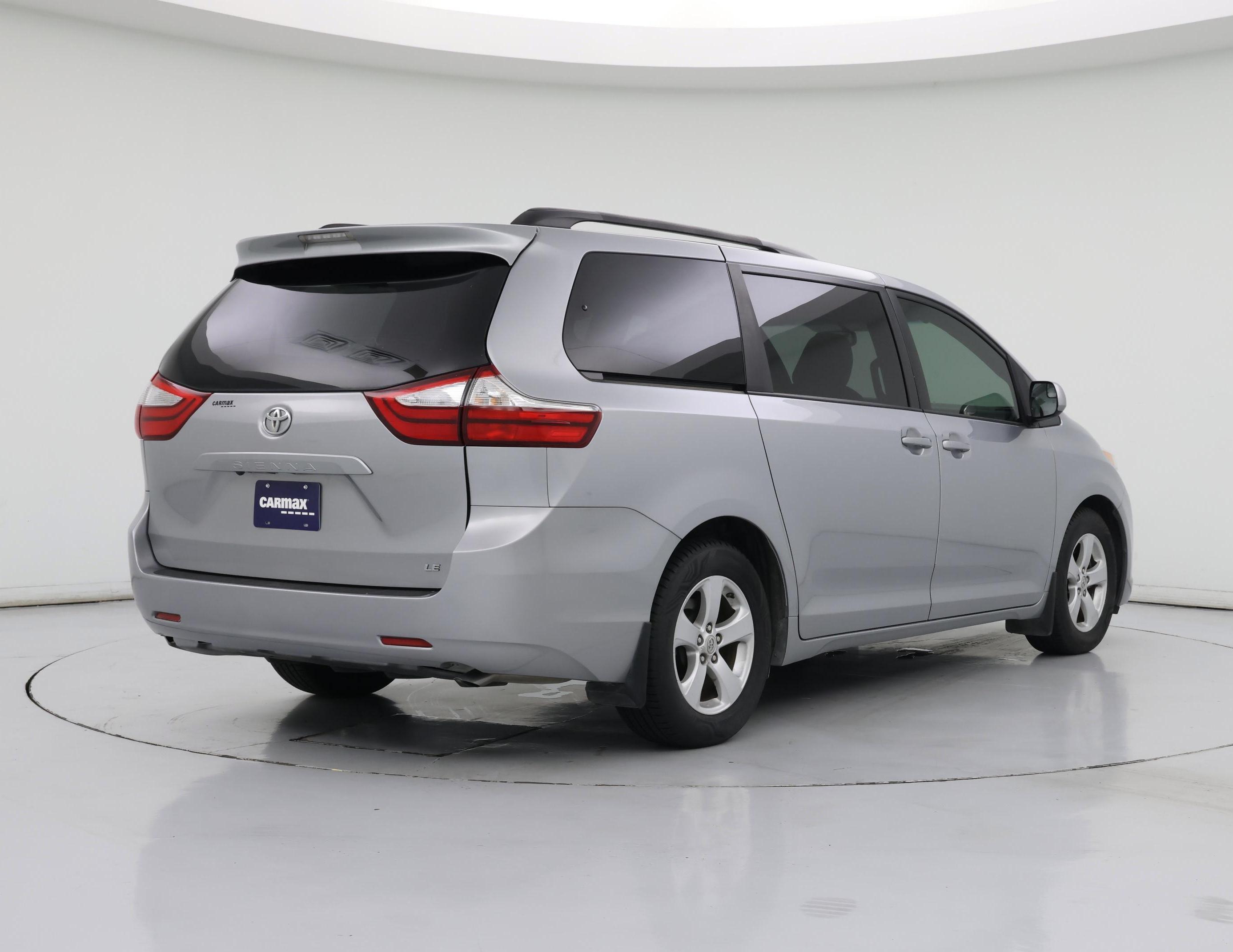 Thumbnail: 2015 Toyota Sienna - 8