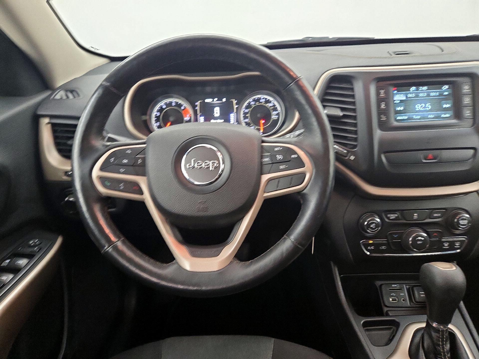 Thumbnail: 2017 Jeep Cherokee - 10
