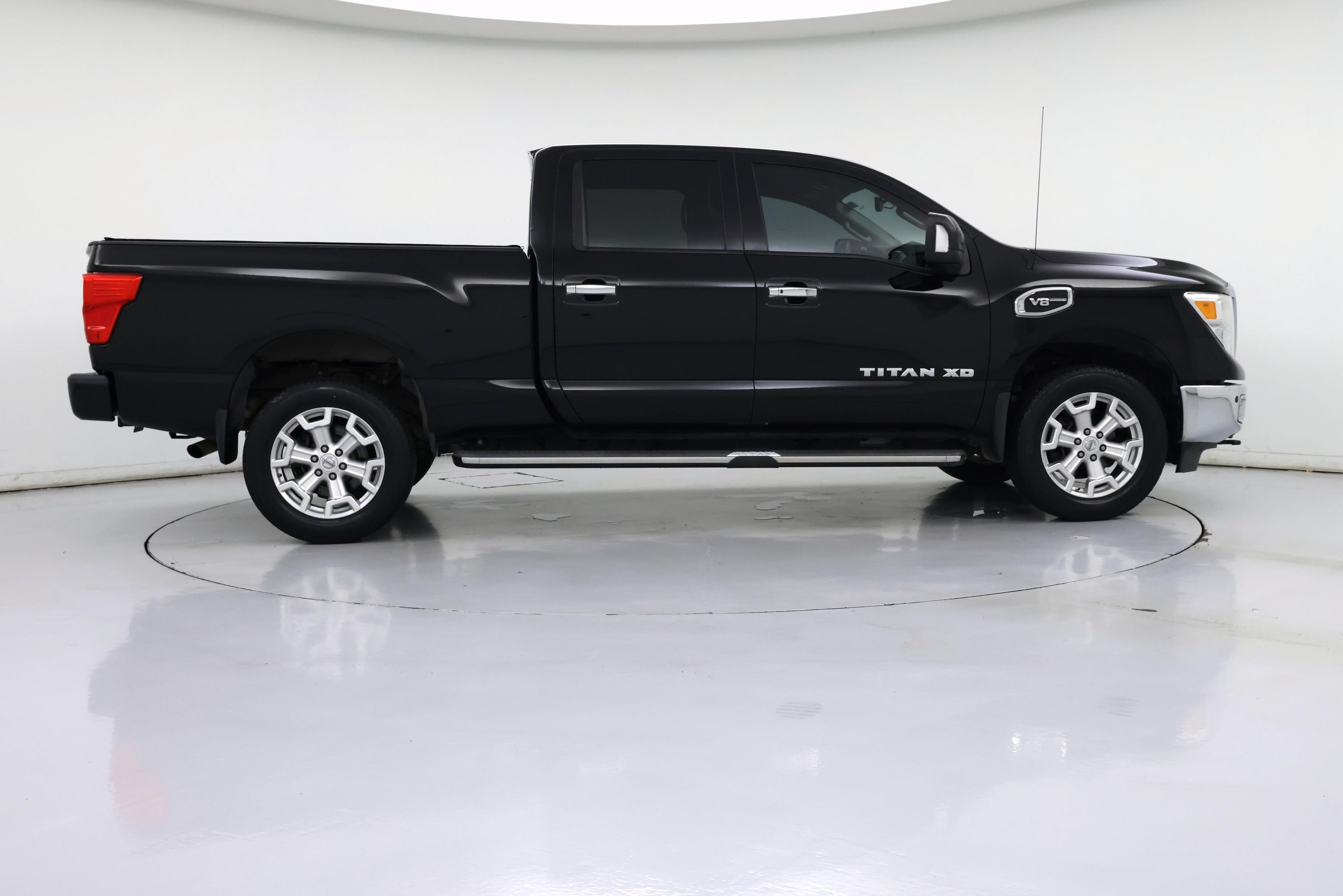 Thumbnail: 2017 Nissan Titan - 7