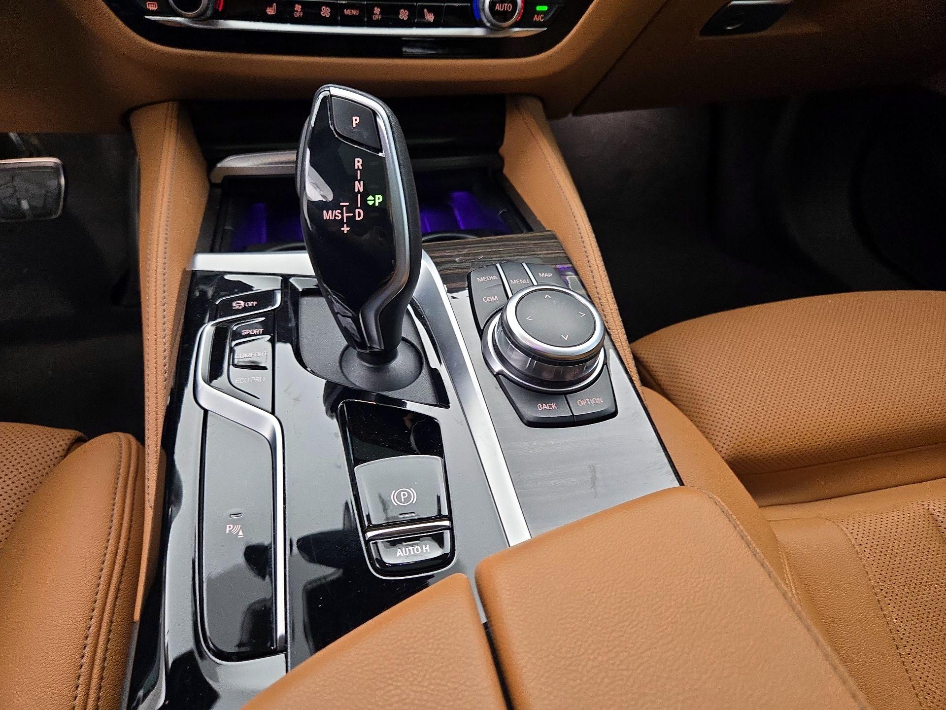 Thumbnail: 2022 BMW 5 Series - 18