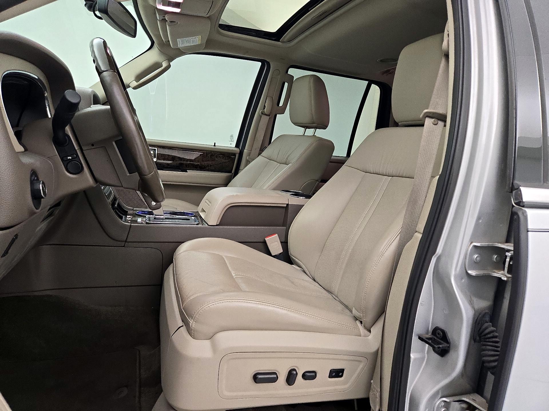 Thumbnail: 2017 Lincoln Navigator L - 11