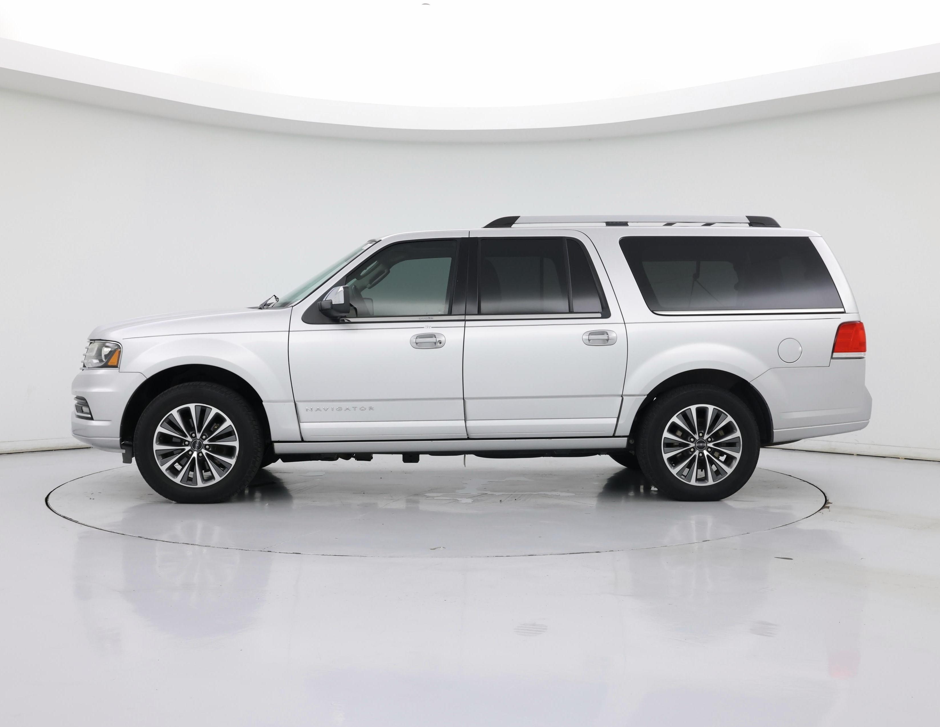 Thumbnail: 2017 Lincoln Navigator L - 3