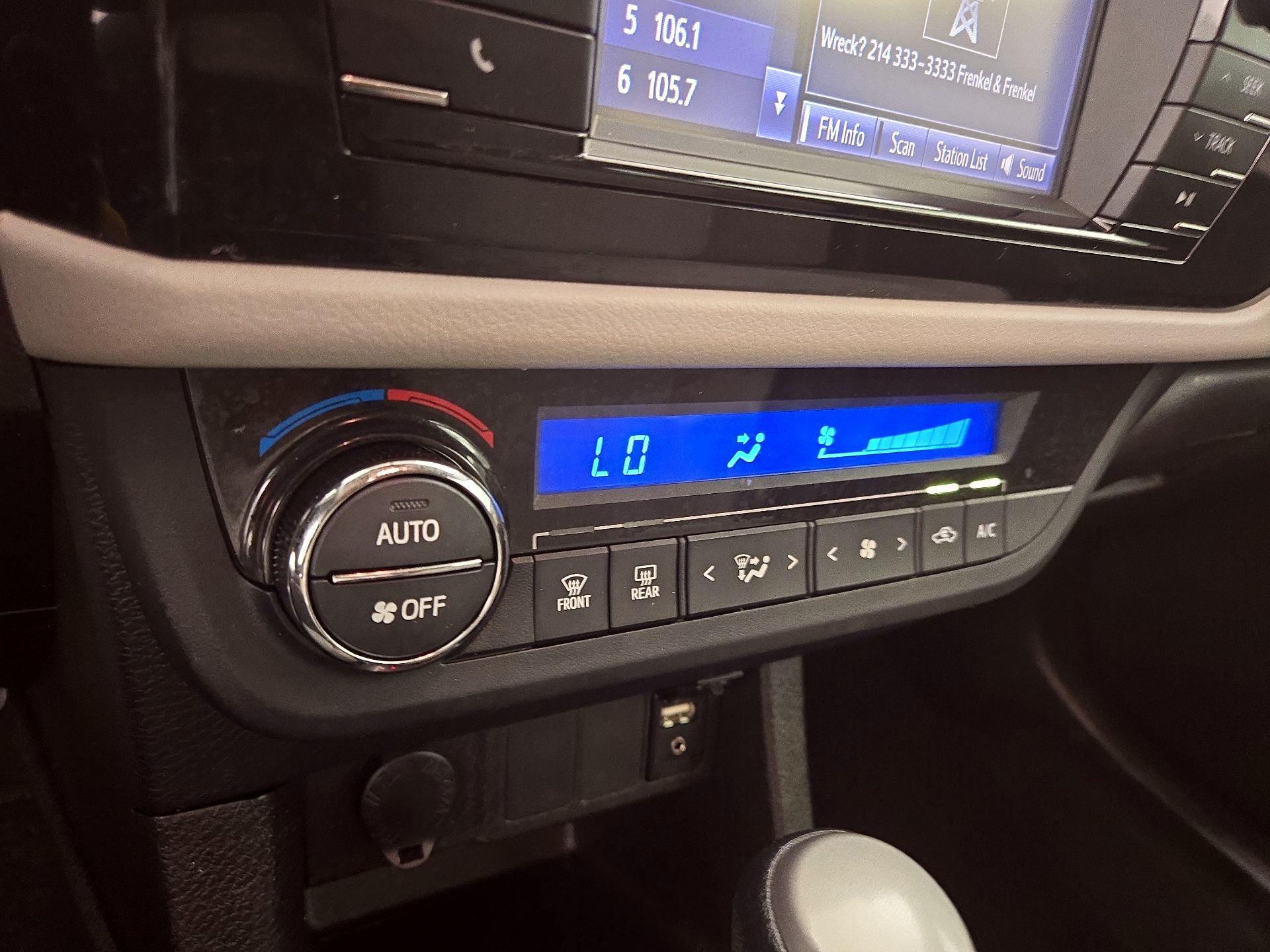 Thumbnail: 2016 Toyota Corolla - 16