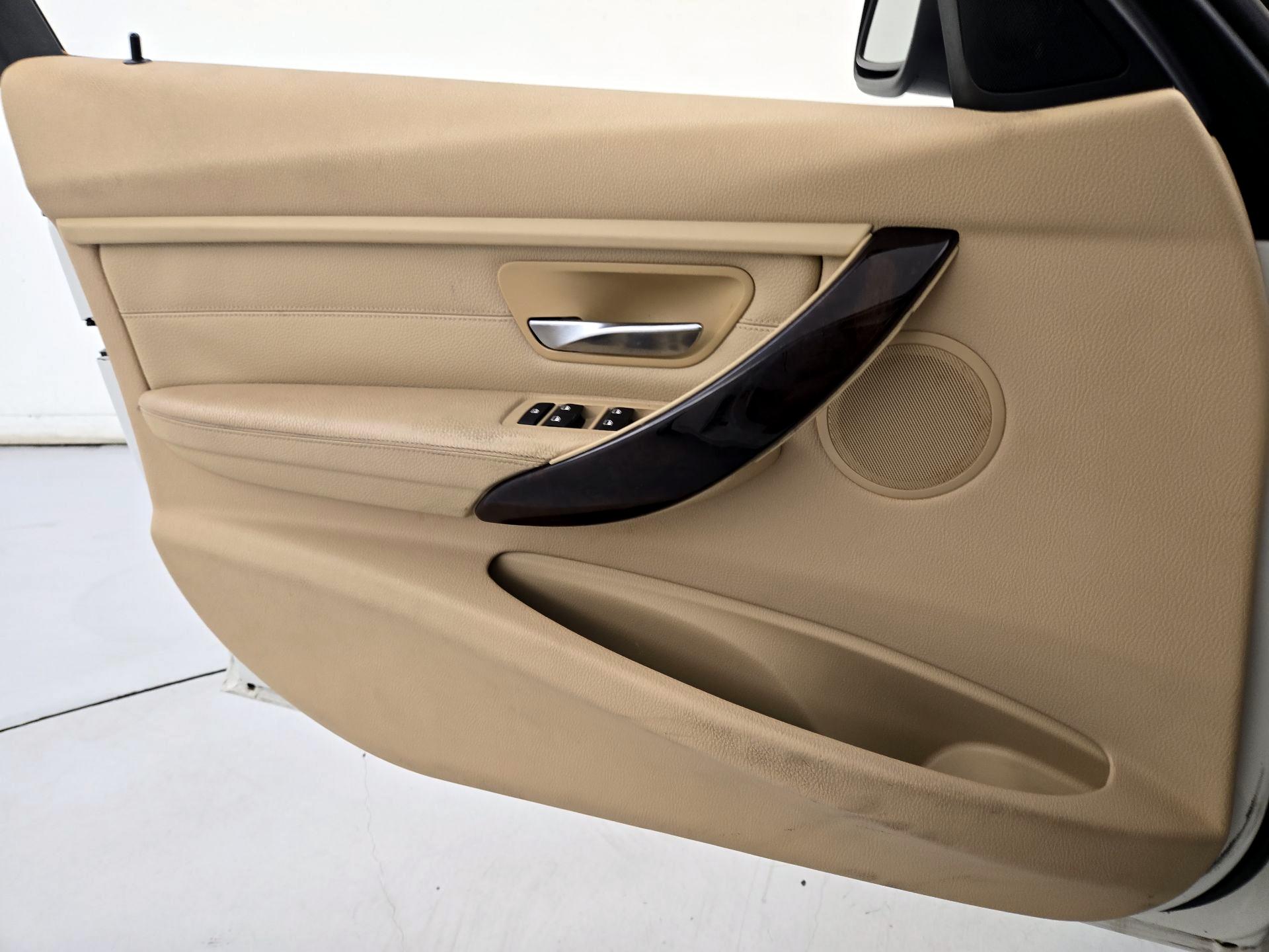 Thumbnail: 2014 BMW 3 Series - 12