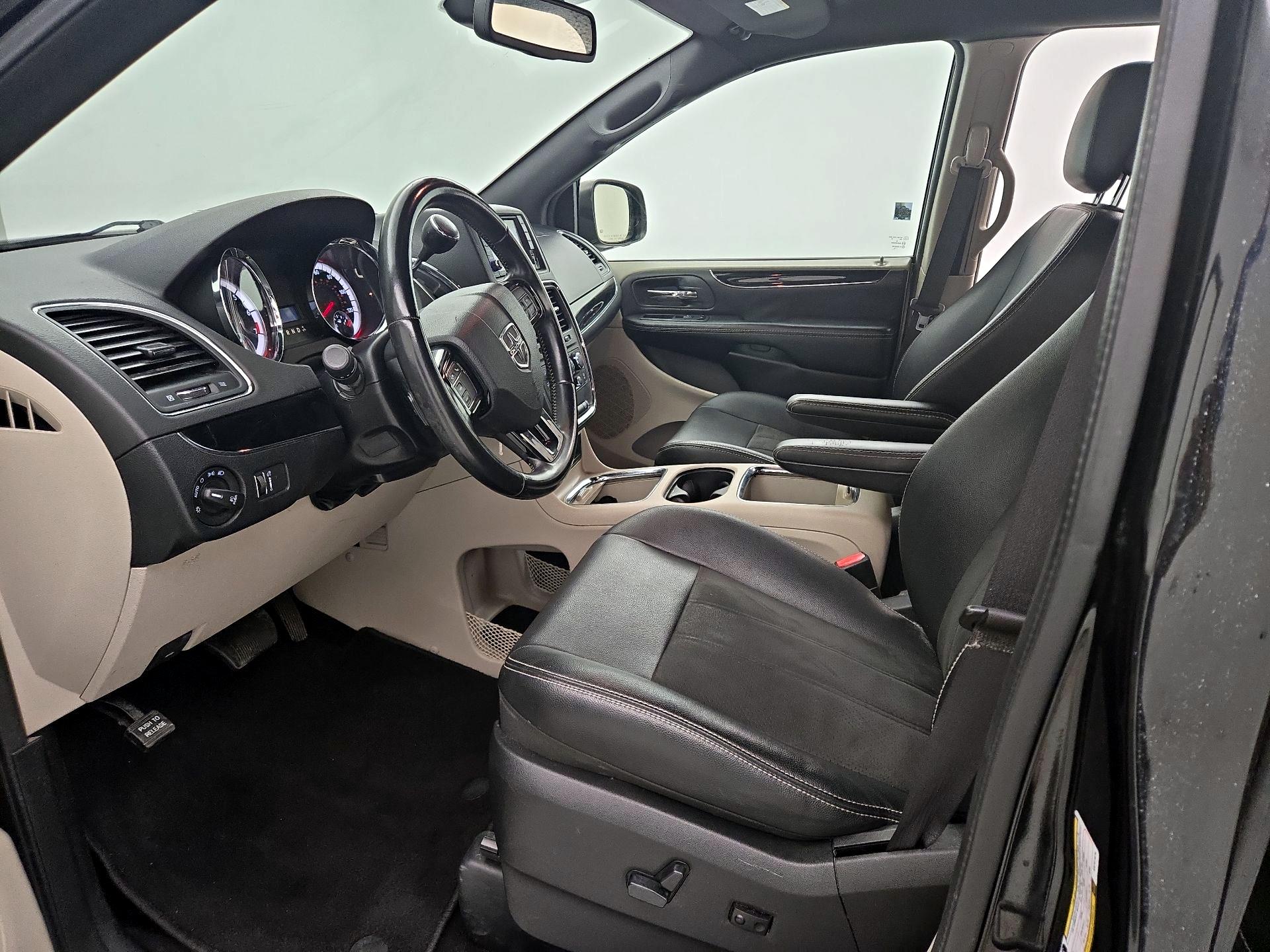 Thumbnail: 2019 Dodge Grand Caravan - 11