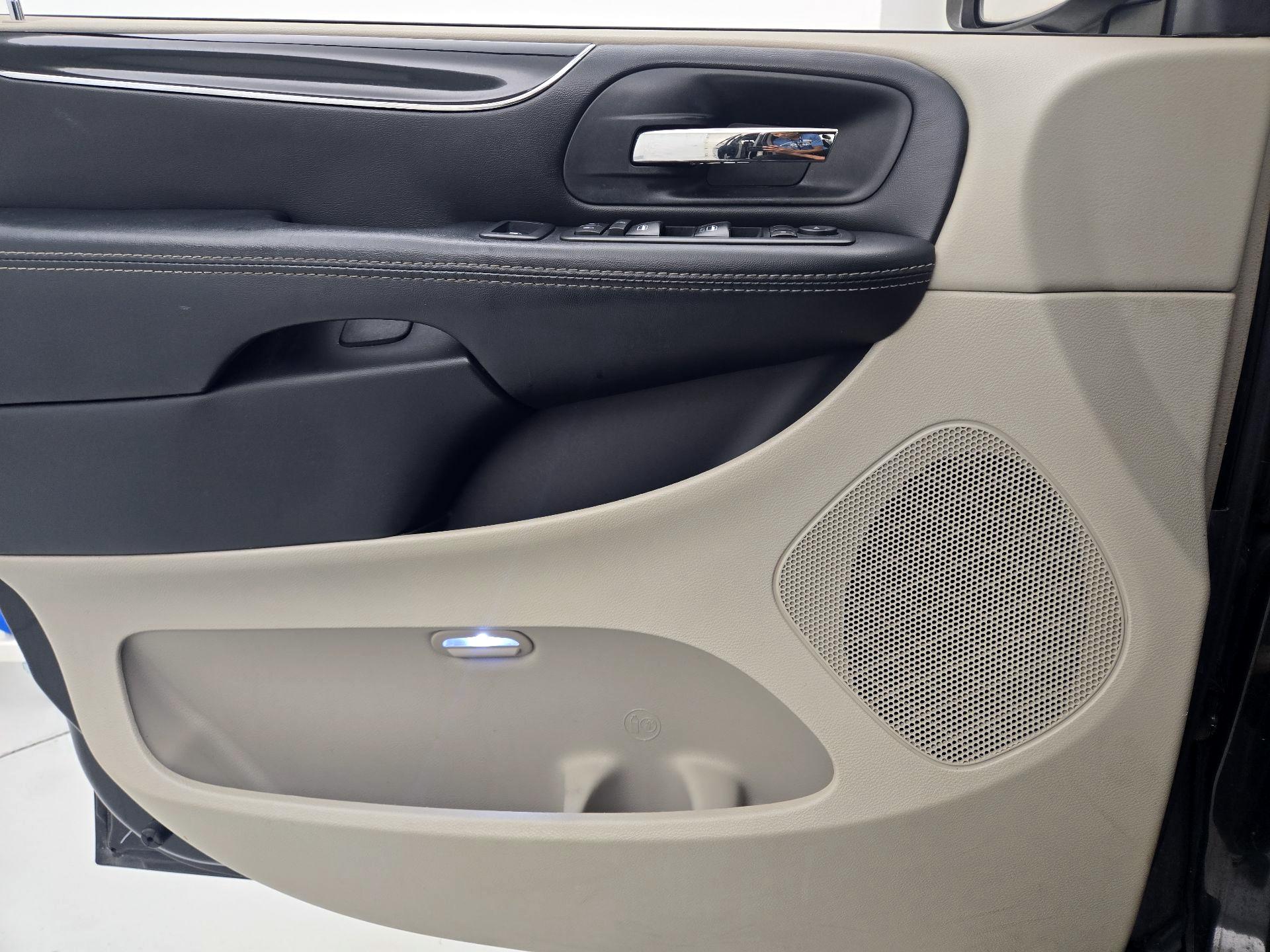 Thumbnail: 2019 Dodge Grand Caravan - 12