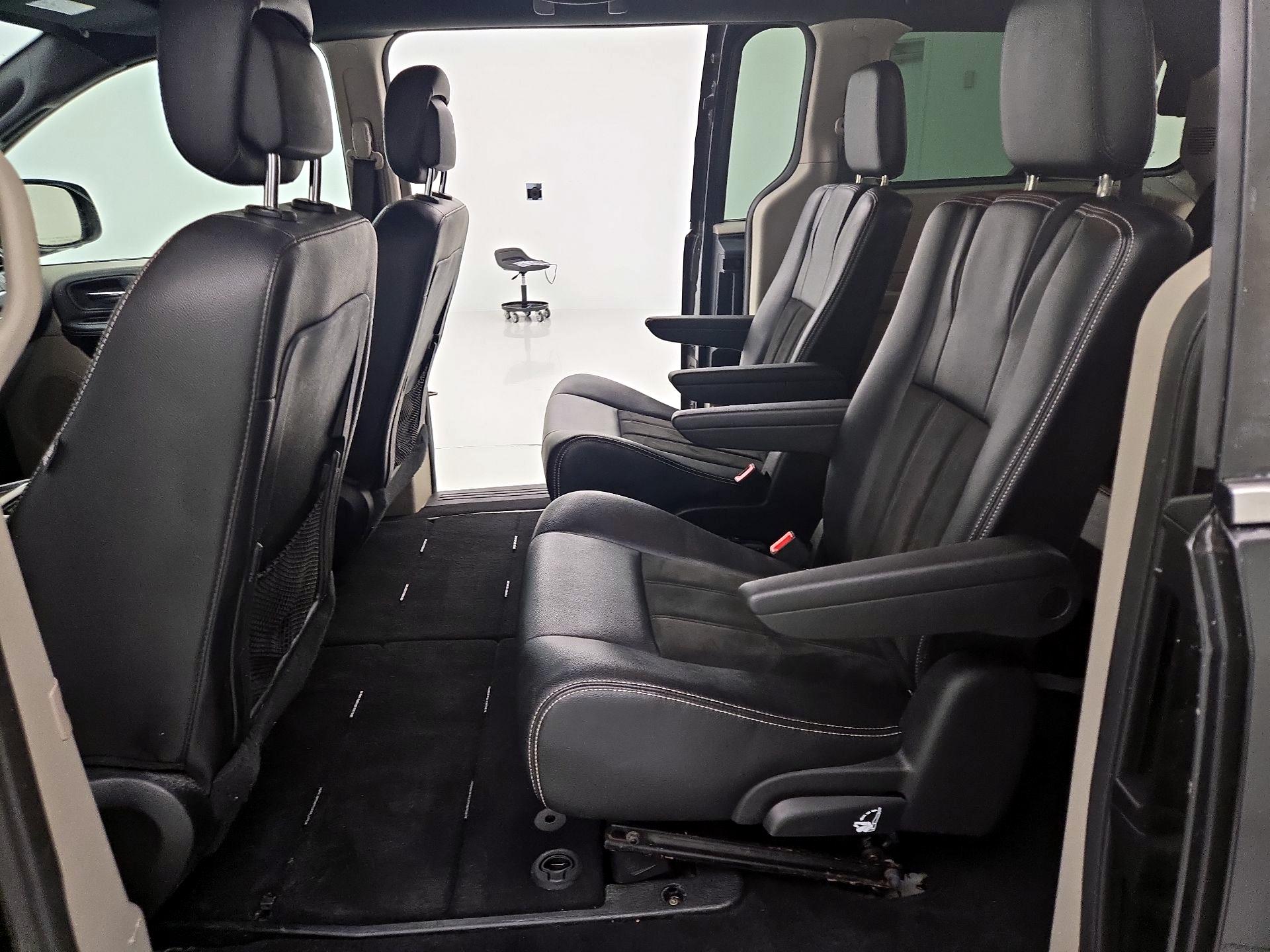 Thumbnail: 2019 Dodge Grand Caravan - 19