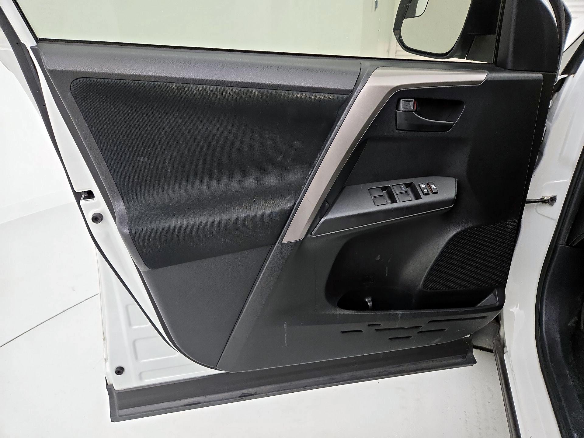 Thumbnail: 2018 Toyota RAV4 - 12