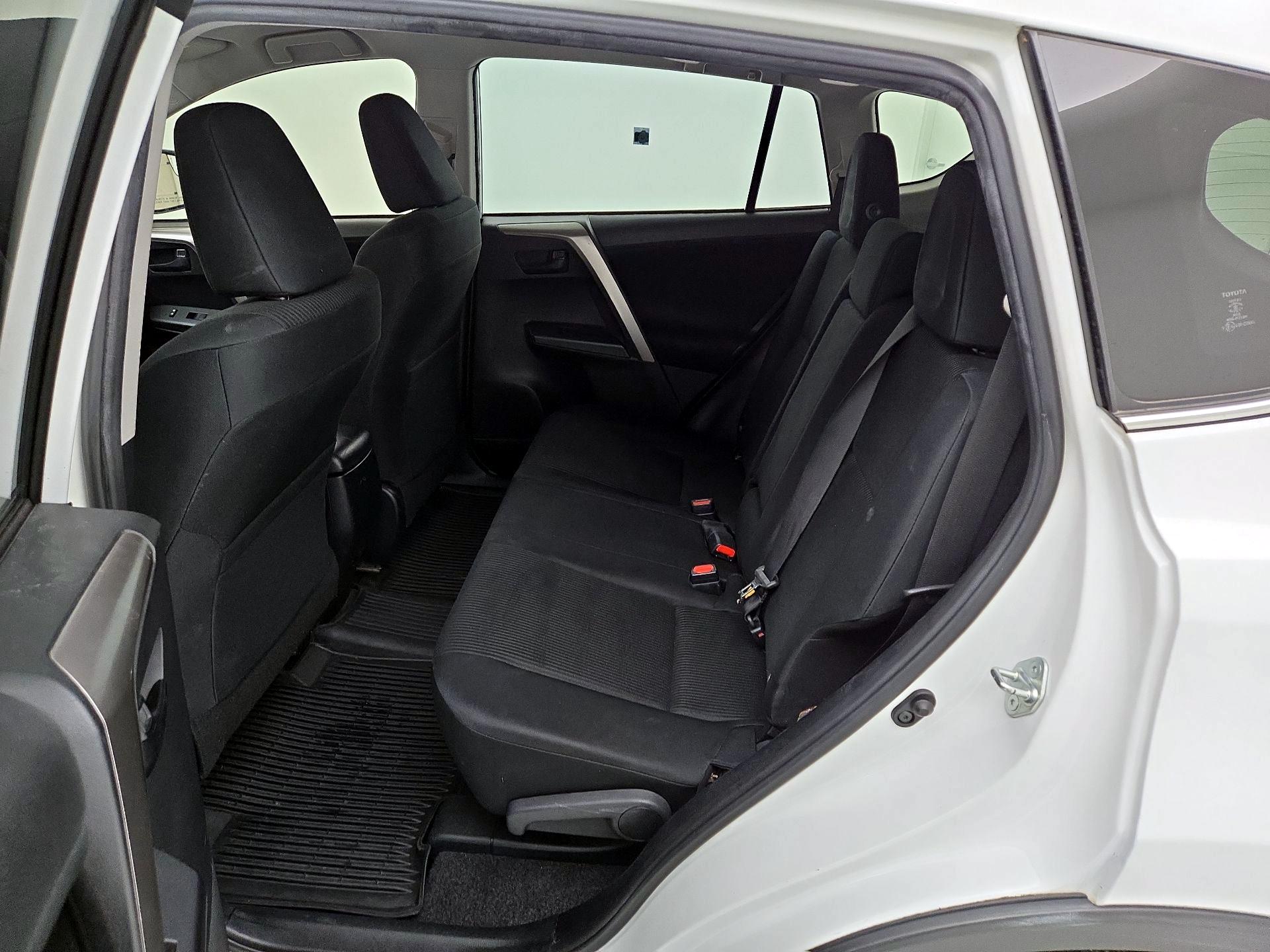 Thumbnail: 2018 Toyota RAV4 - 19