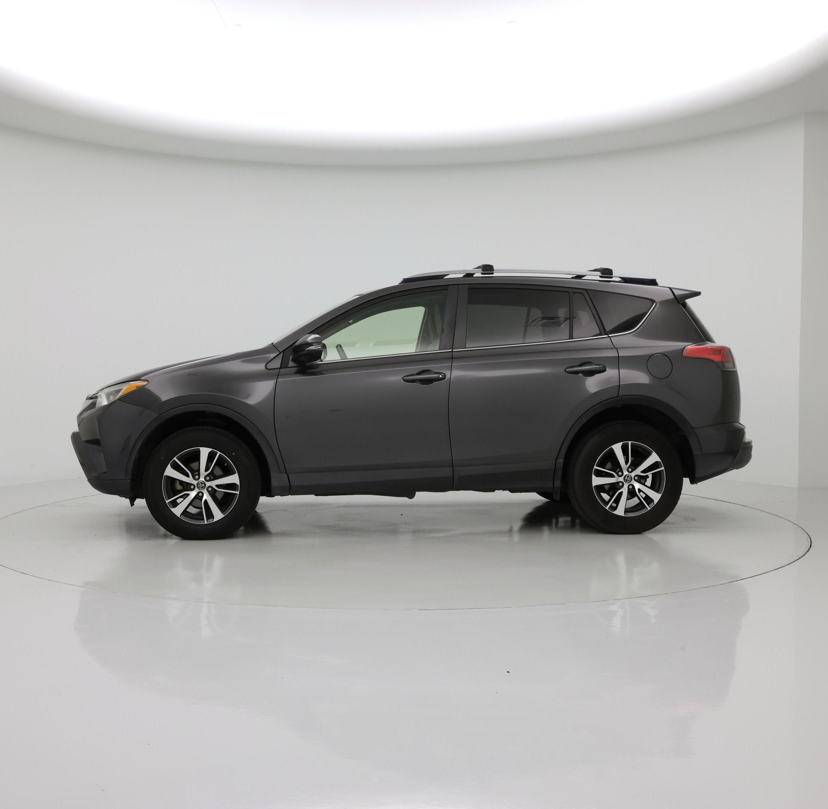 Thumbnail: 2017 Toyota RAV4 - 3