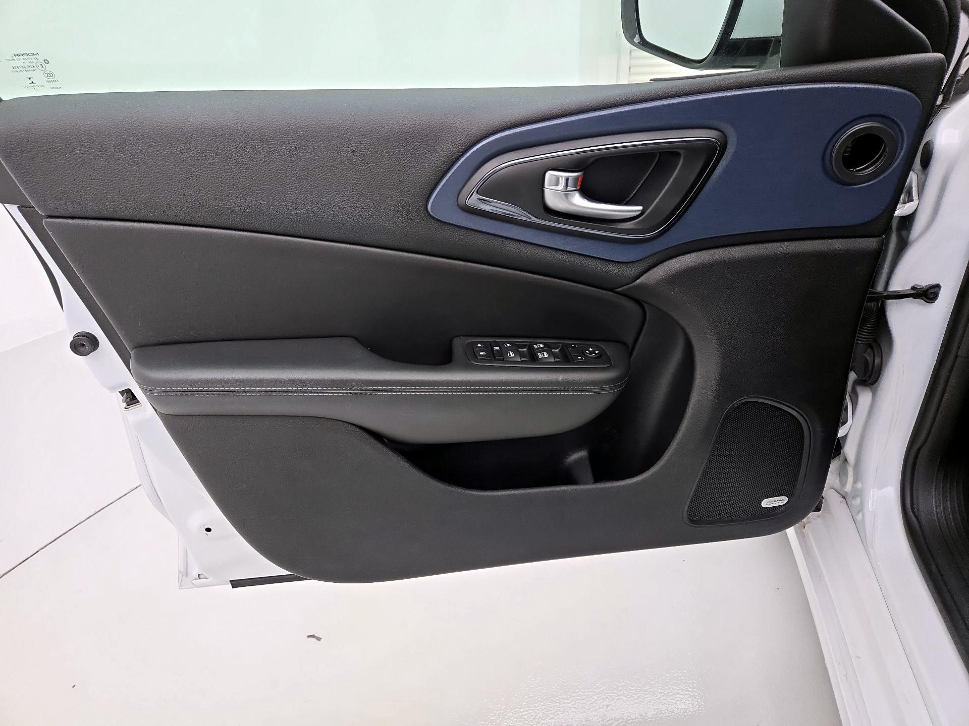 Thumbnail: 2015 Chrysler 200 - 12