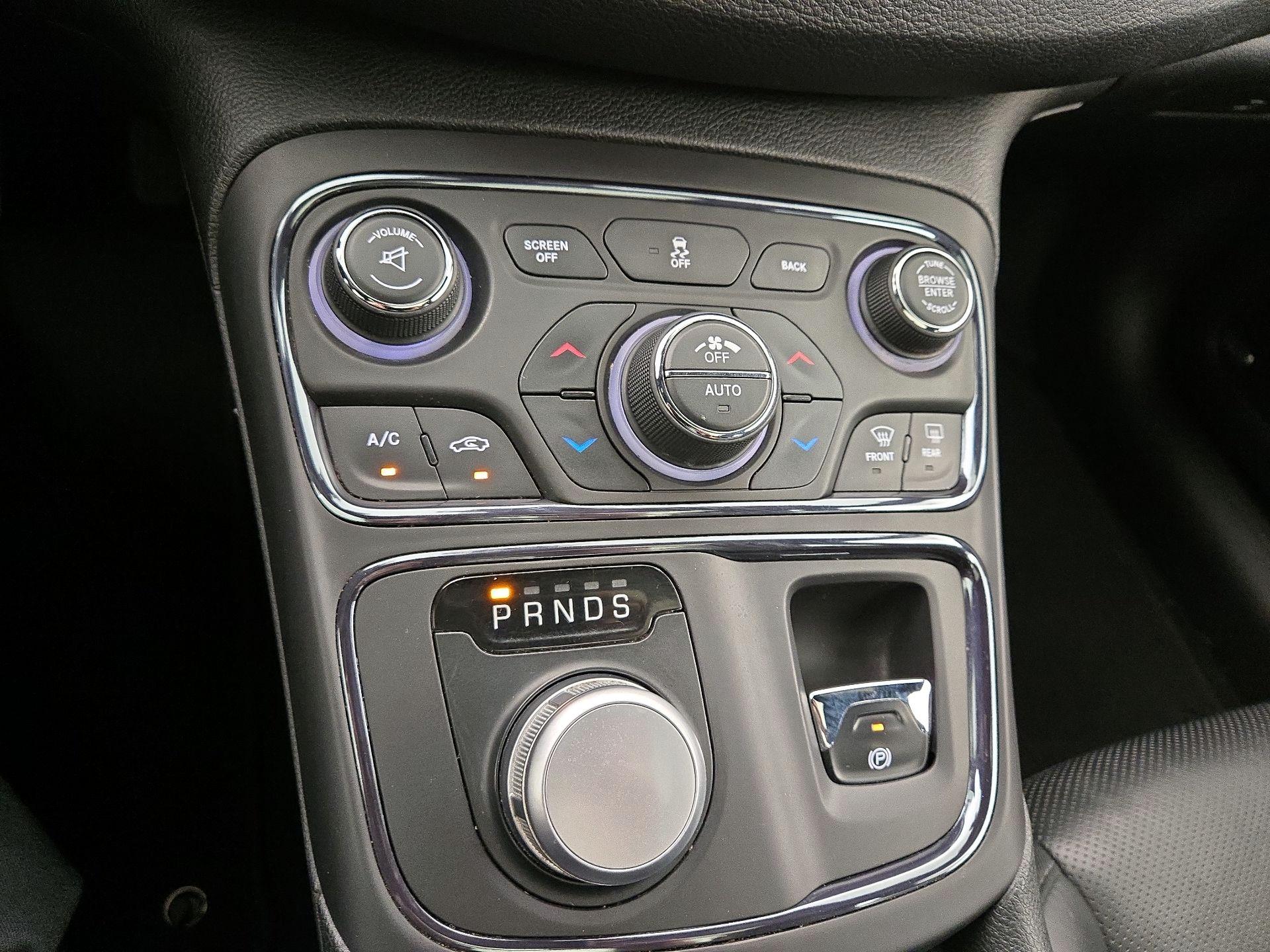 Thumbnail: 2015 Chrysler 200 - 18