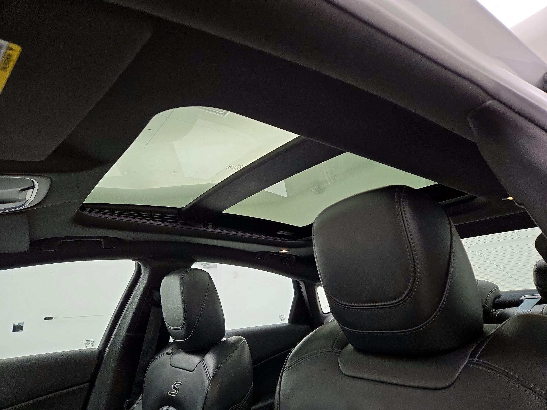 Thumbnail: 2015 Chrysler 200 - 19