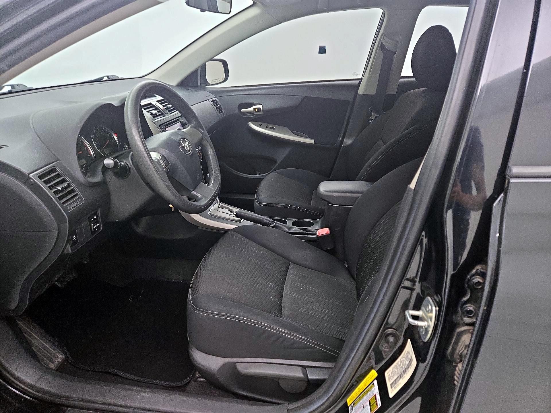 Thumbnail: 2013 Toyota Corolla - 11