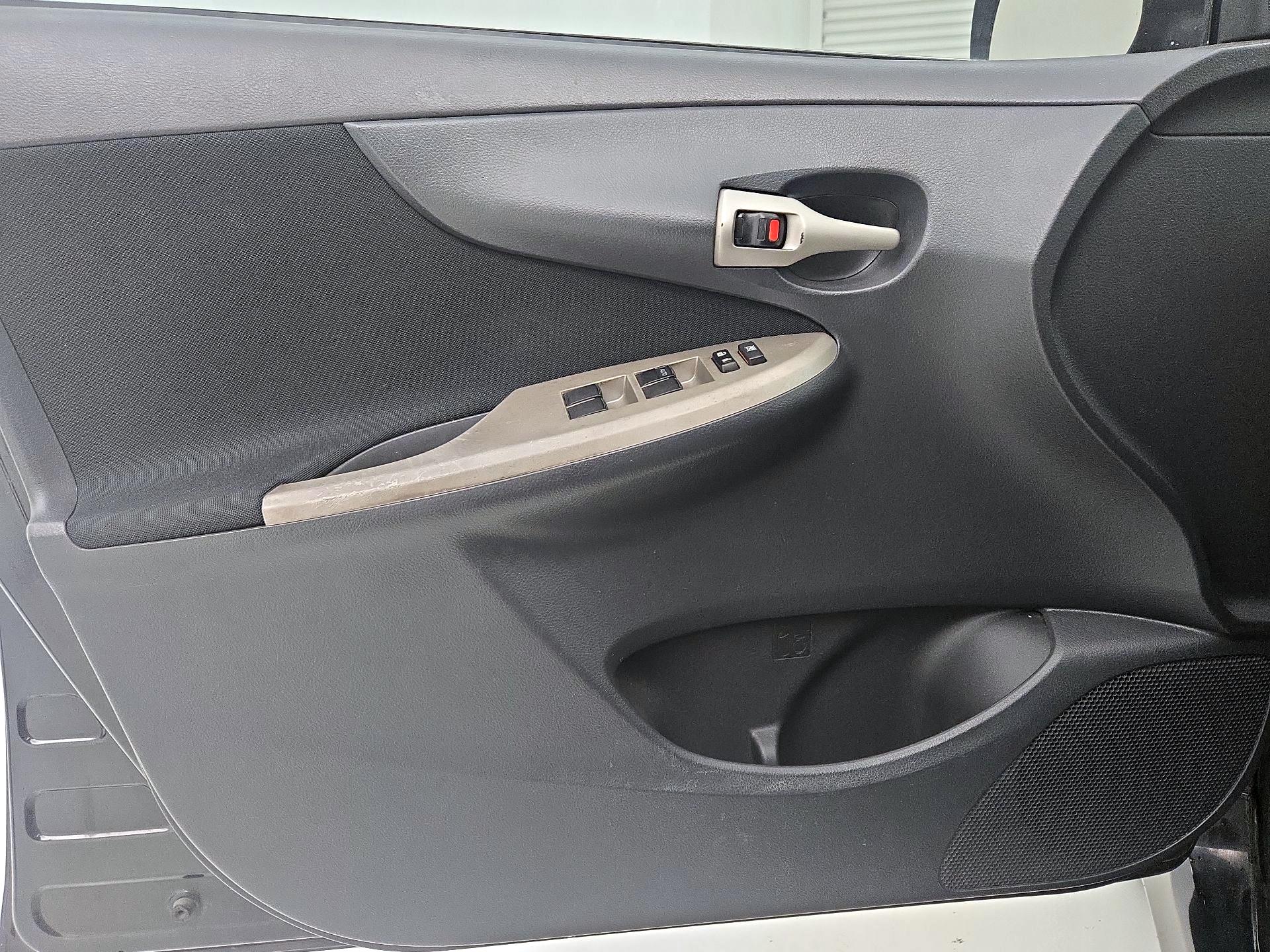 Thumbnail: 2013 Toyota Corolla - 12