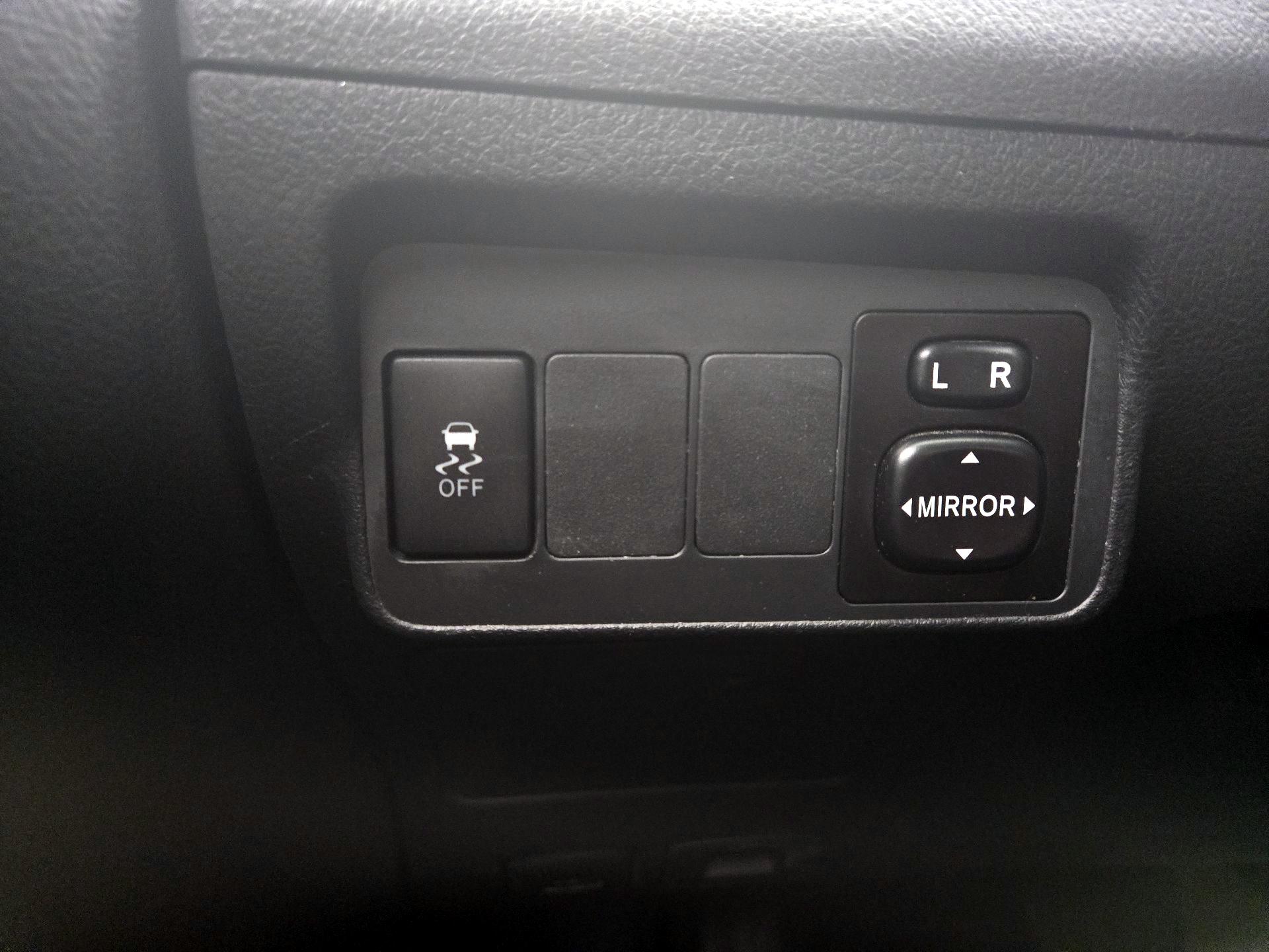 Thumbnail: 2013 Toyota Corolla - 13