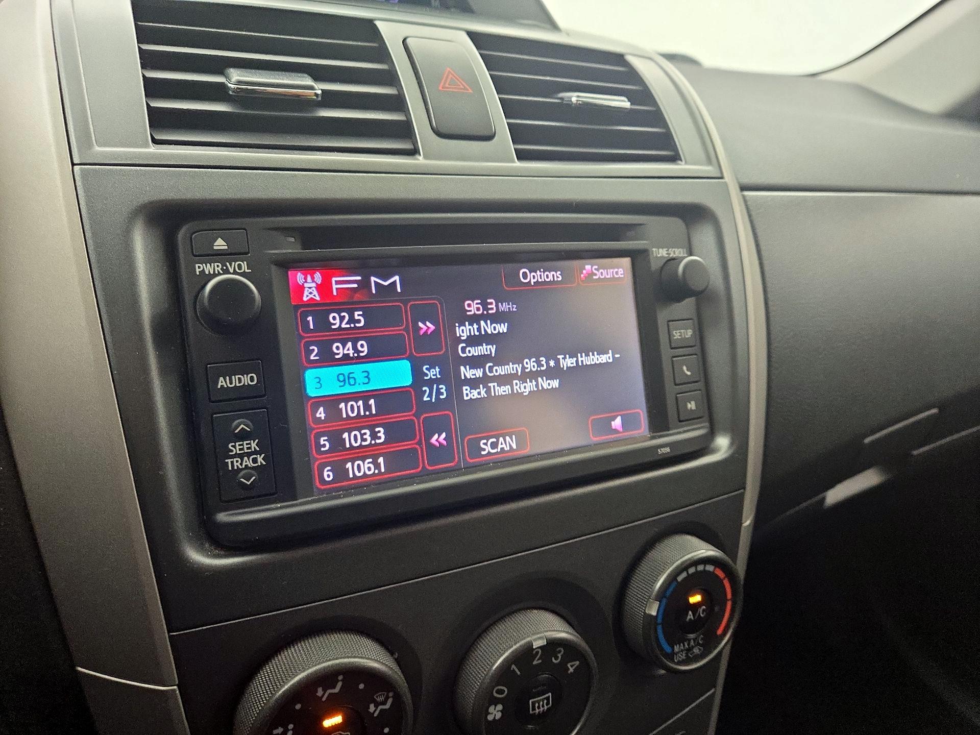 Thumbnail: 2013 Toyota Corolla - 14