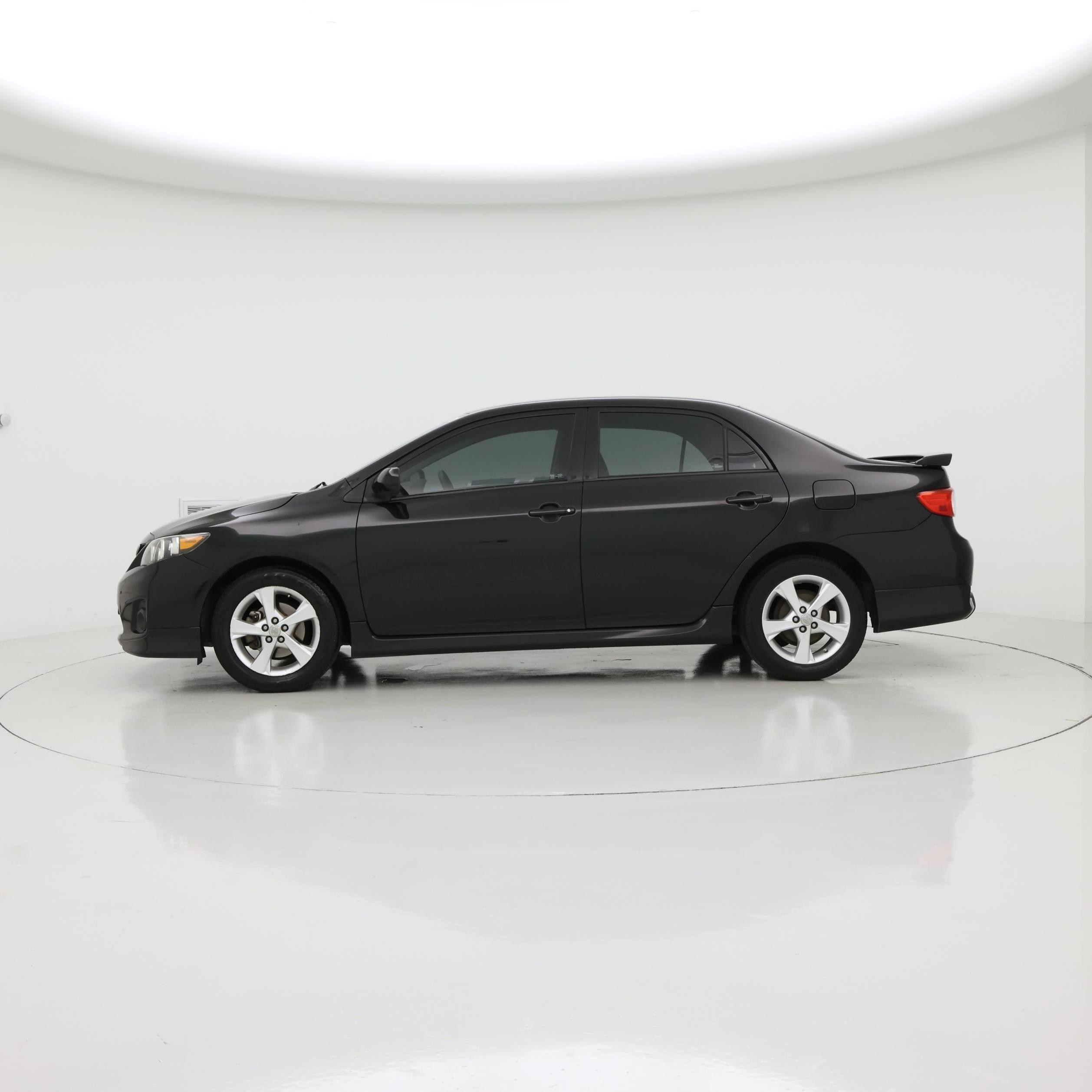 Thumbnail: 2013 Toyota Corolla - 3