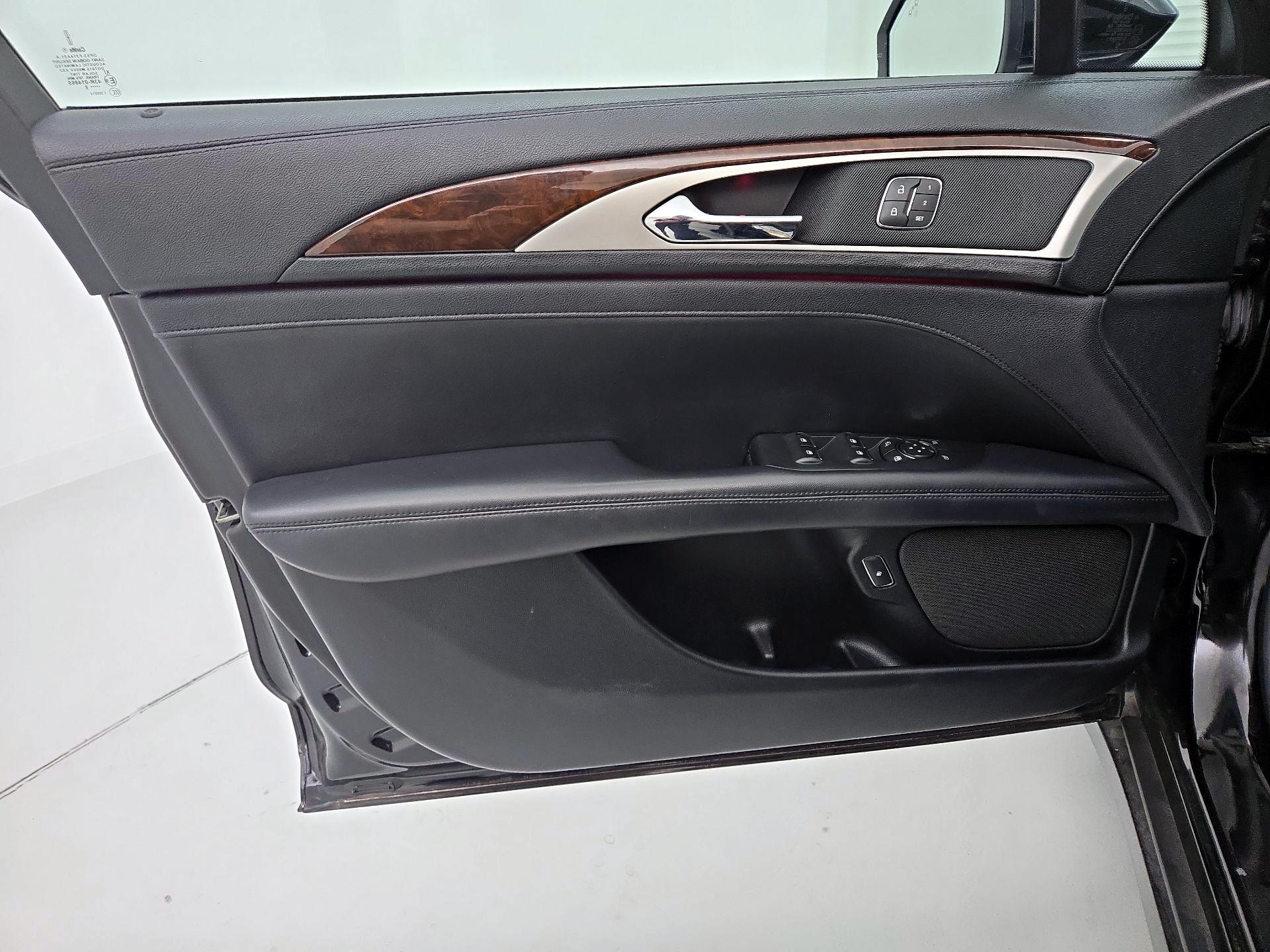 Thumbnail: 2018 Lincoln MKZ - 12