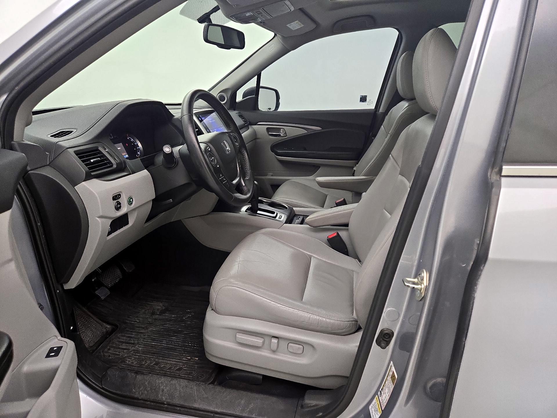 Thumbnail: 2016 Honda Pilot - 11
