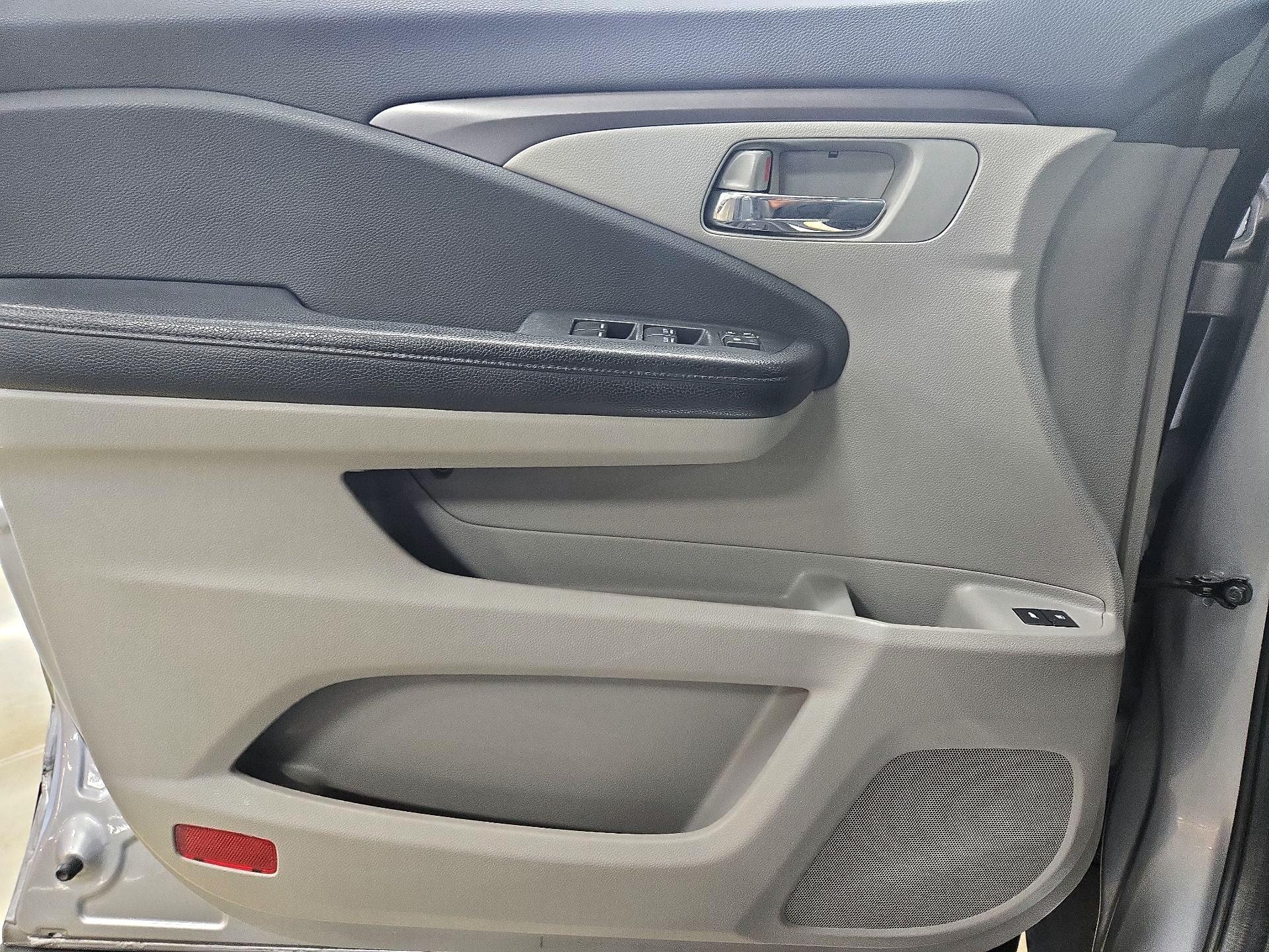 Thumbnail: 2016 Honda Pilot - 12