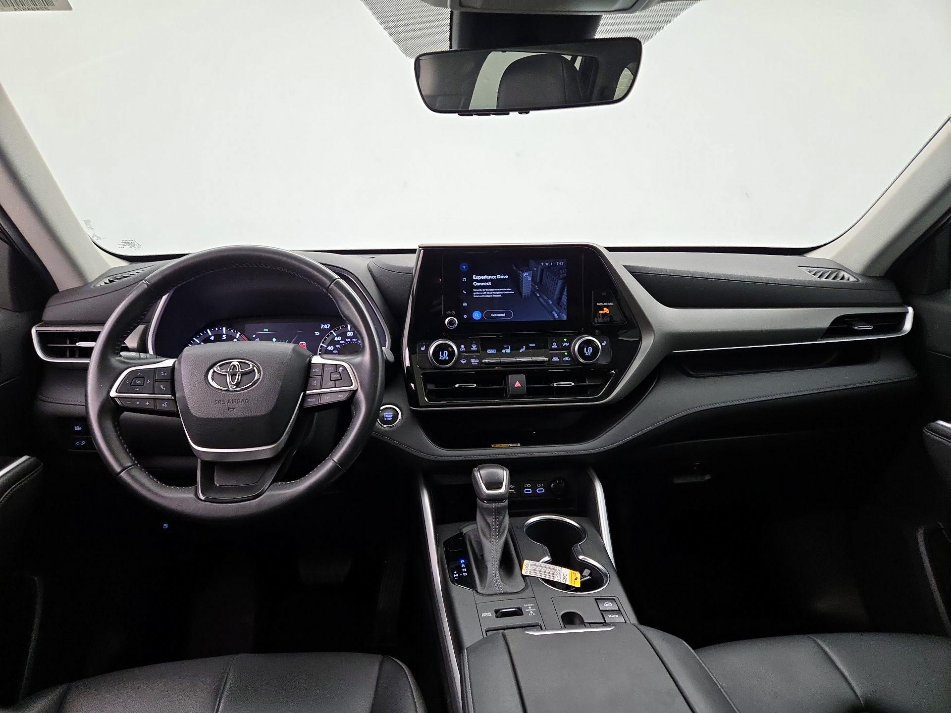 Thumbnail: 2023 Toyota Highlander - 9