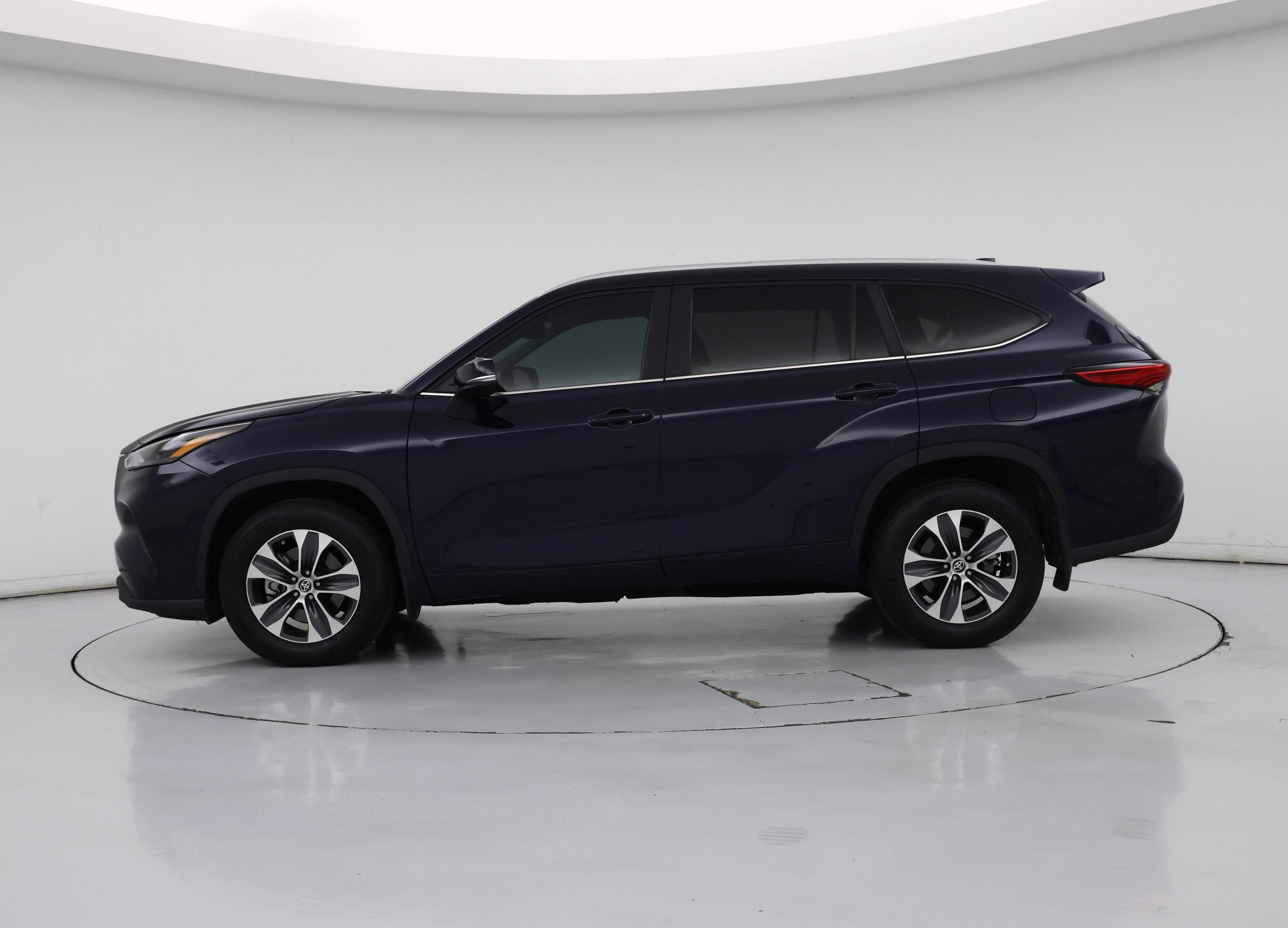 Thumbnail: 2023 Toyota Highlander - 3