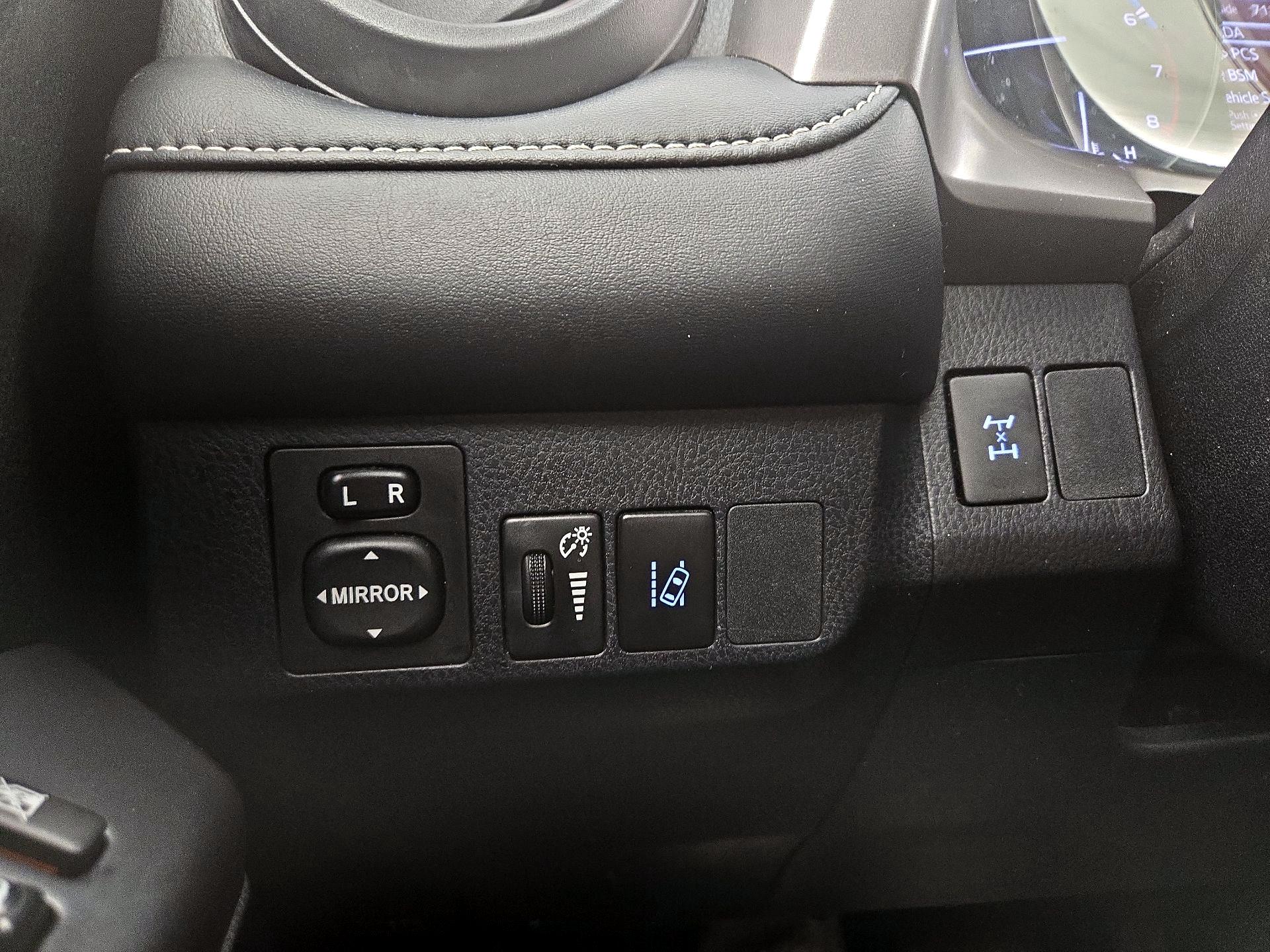 Thumbnail: 2018 Toyota RAV4 - 13
