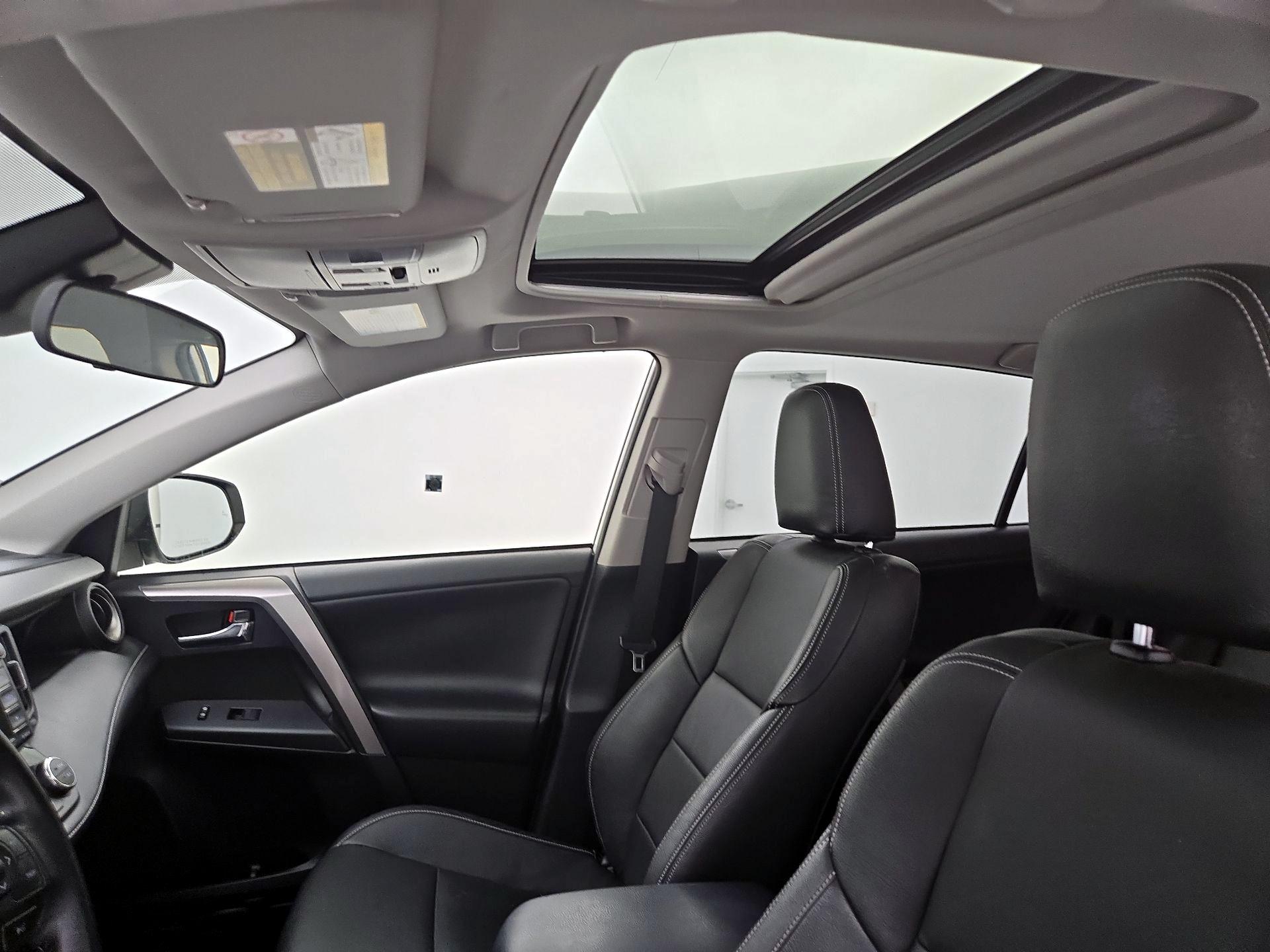 Thumbnail: 2018 Toyota RAV4 - 19