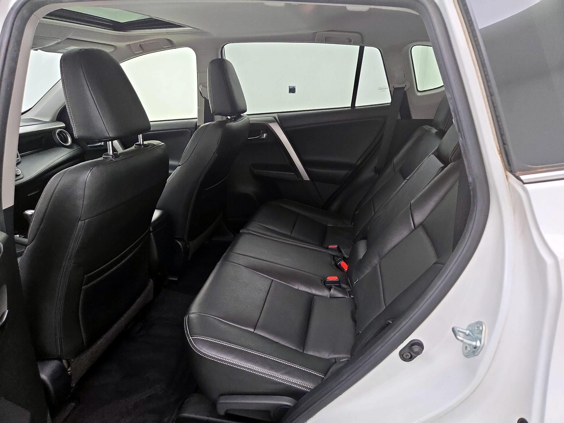 Thumbnail: 2018 Toyota RAV4 - 20