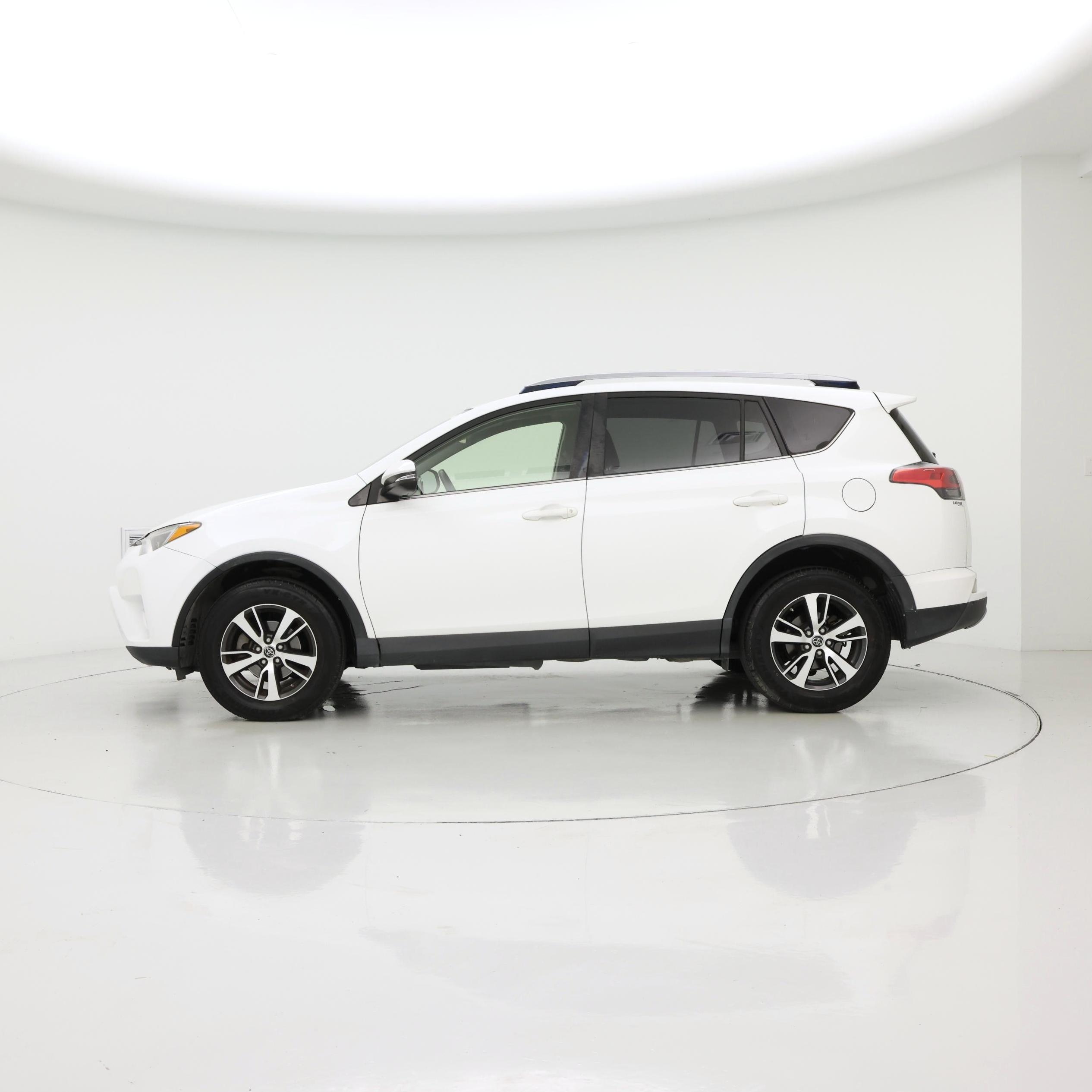 Thumbnail: 2018 Toyota RAV4 - 3