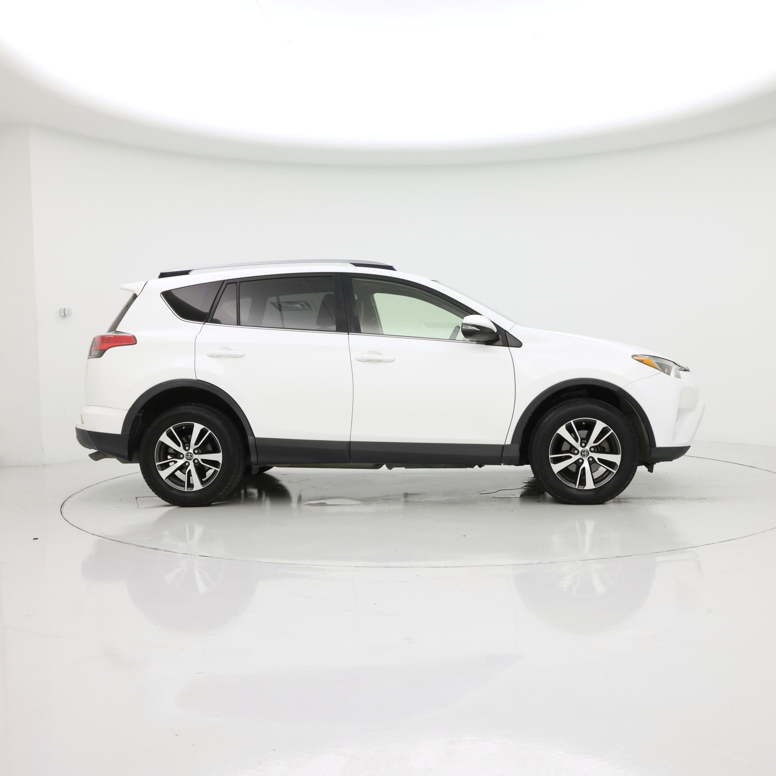 Thumbnail: 2018 Toyota RAV4 - 7
