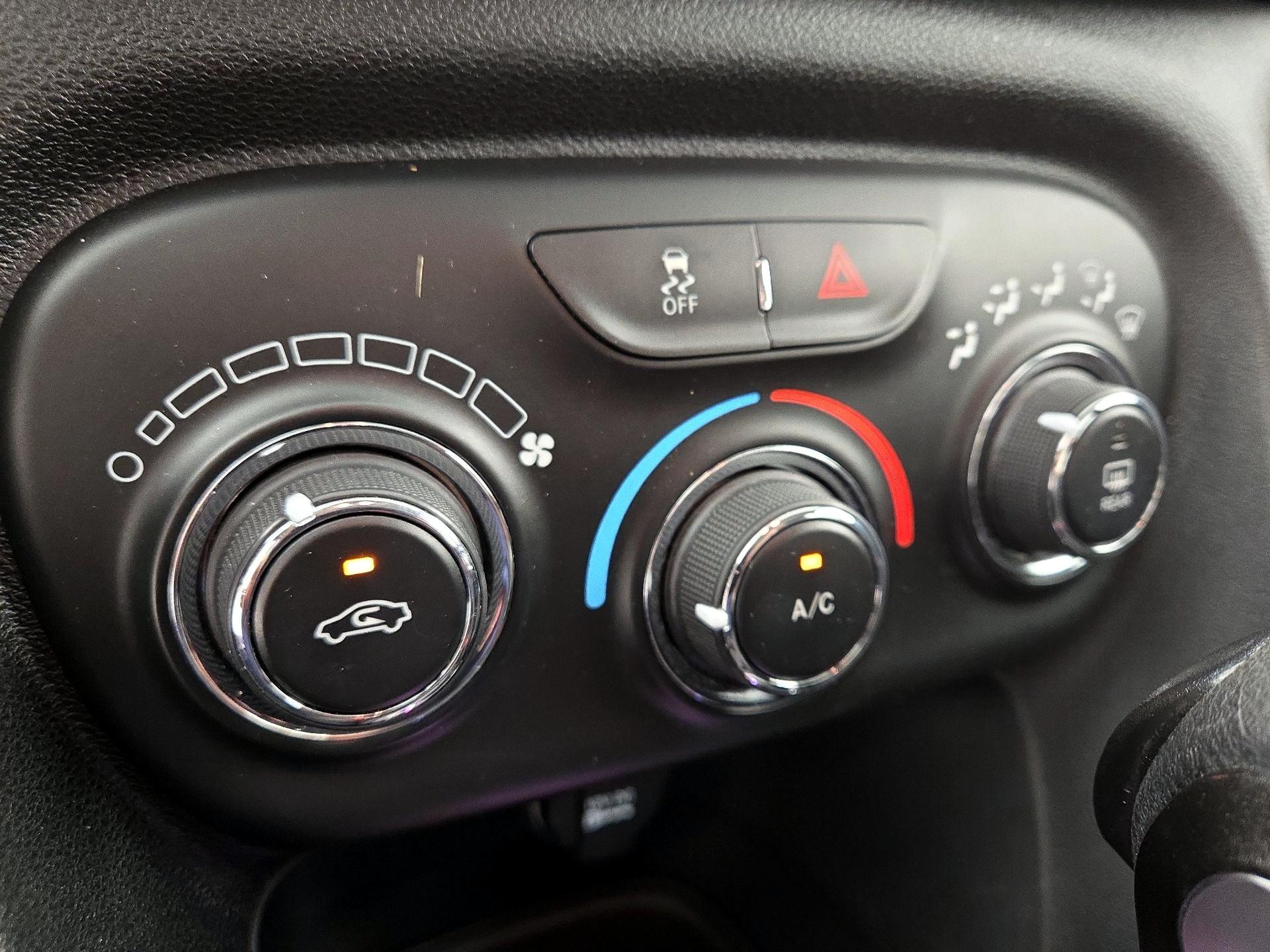 Thumbnail: 2015 Dodge Dart - 15