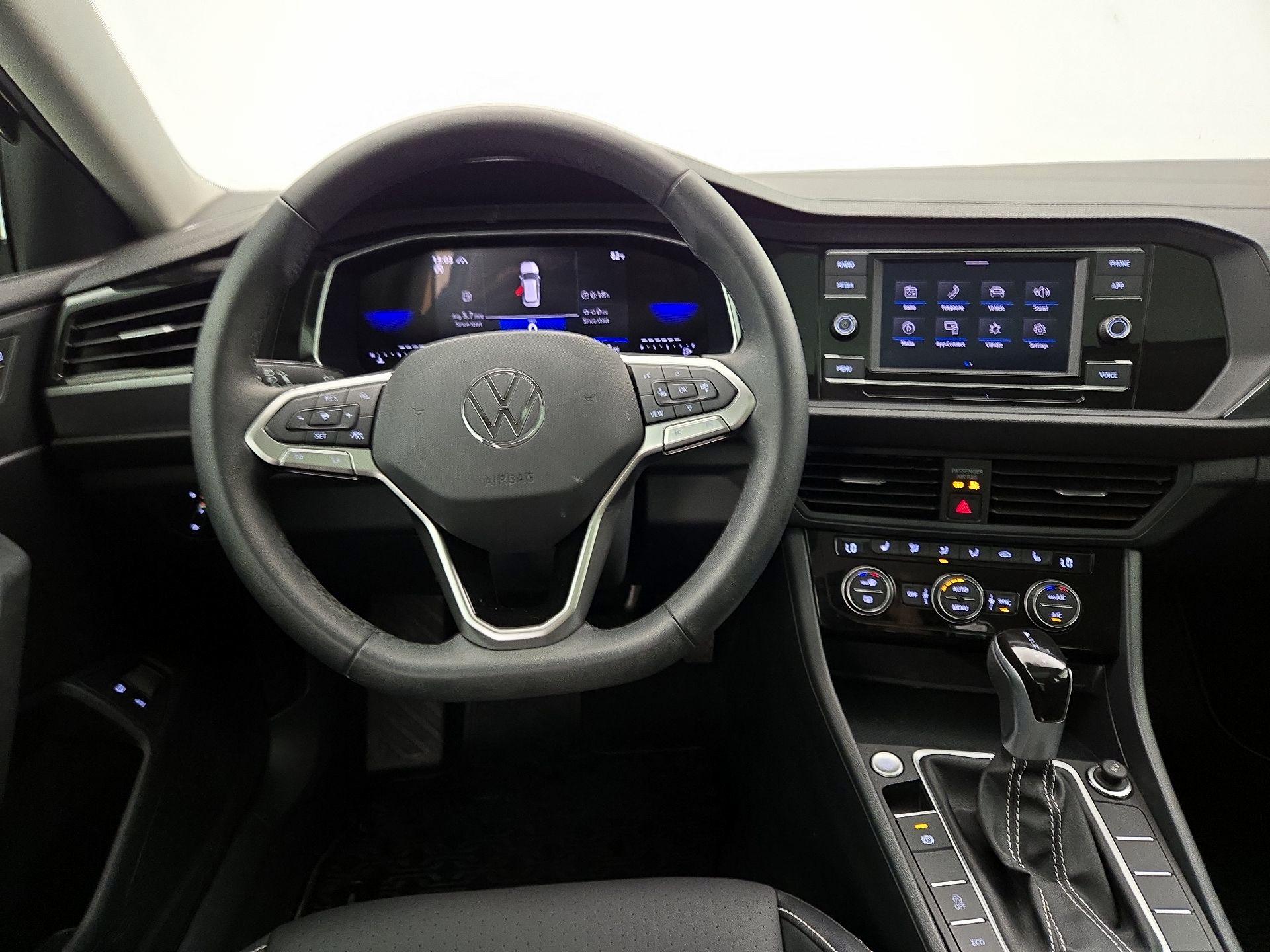 Thumbnail: 2024 Volkswagen Jetta - 10