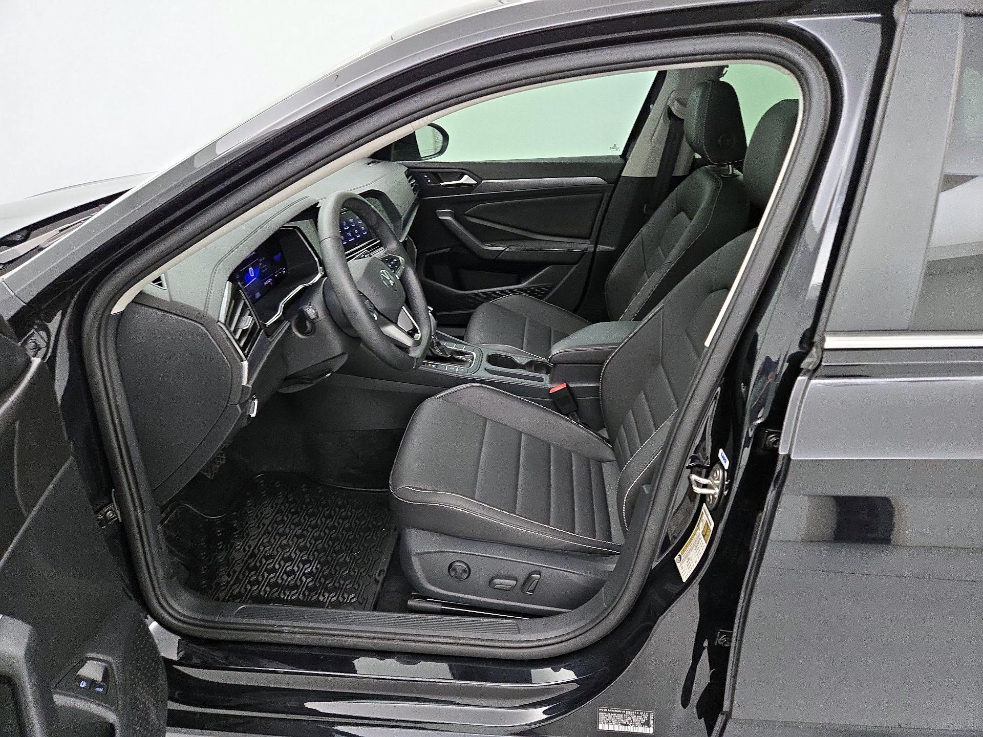 Thumbnail: 2024 Volkswagen Jetta - 11