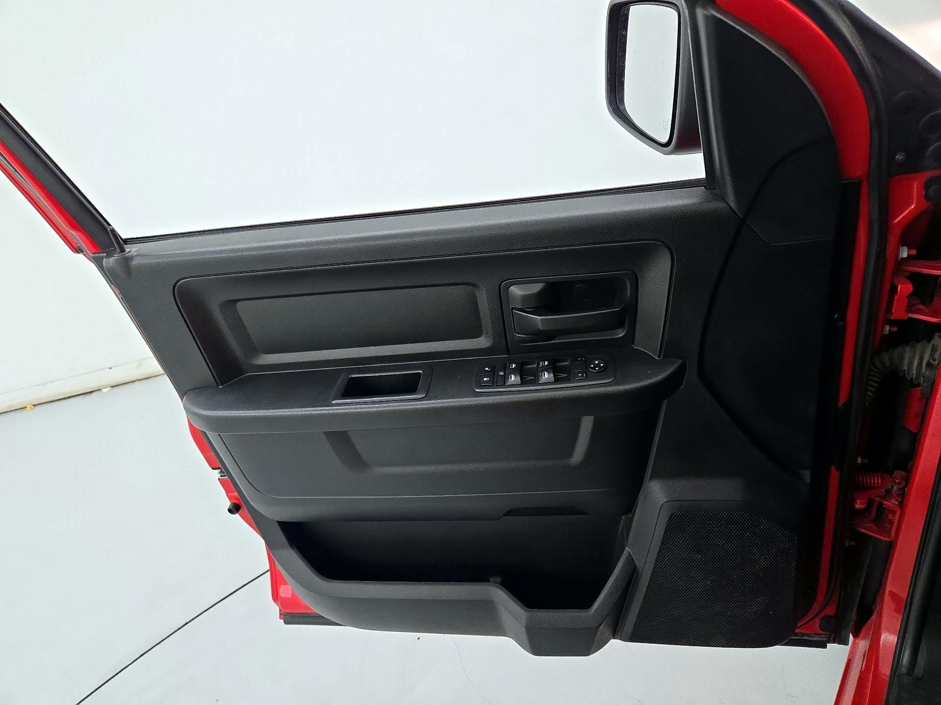 Thumbnail: 2019 RAM 1500 Classic - 12