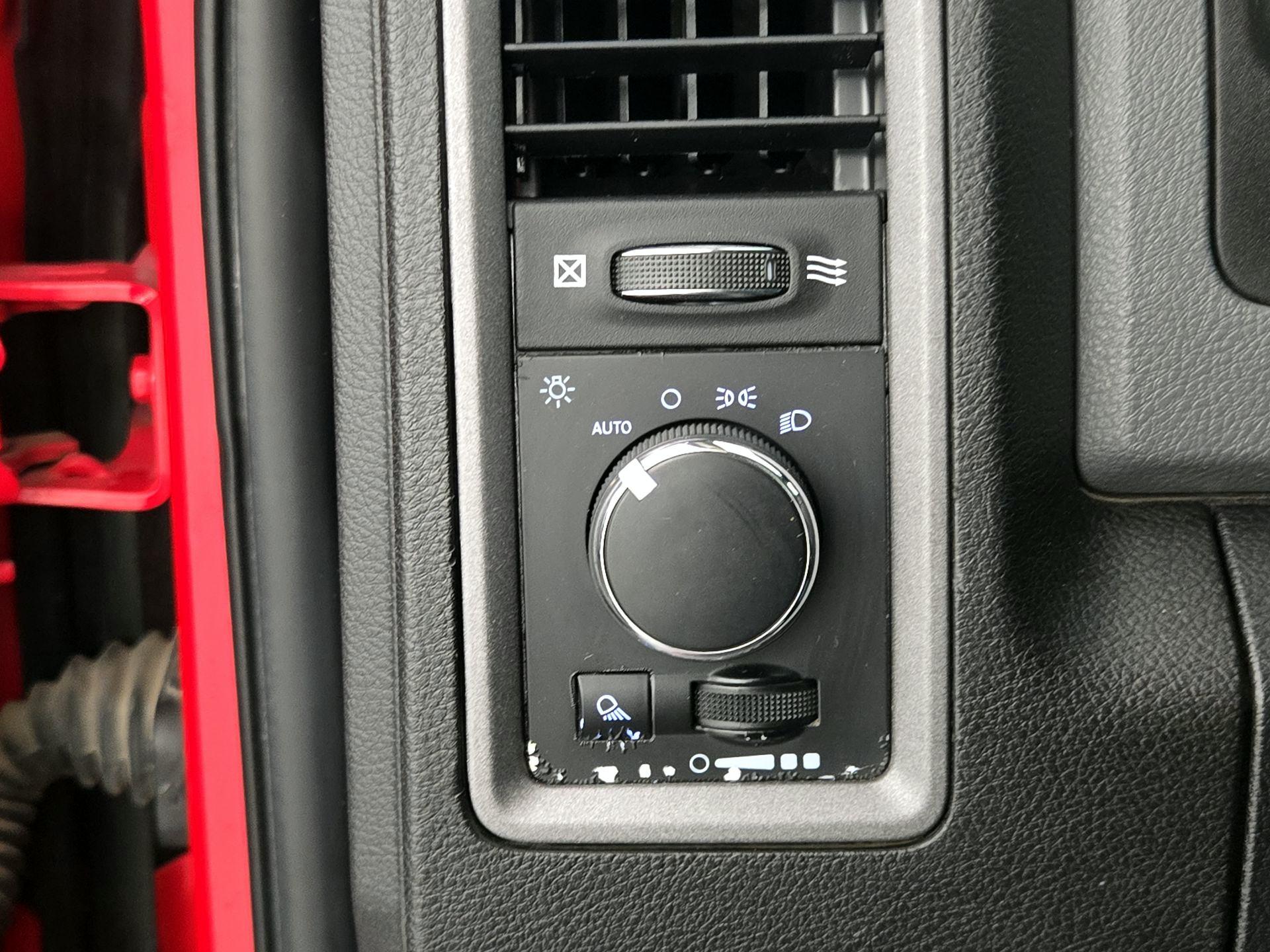 Thumbnail: 2019 RAM 1500 Classic - 13