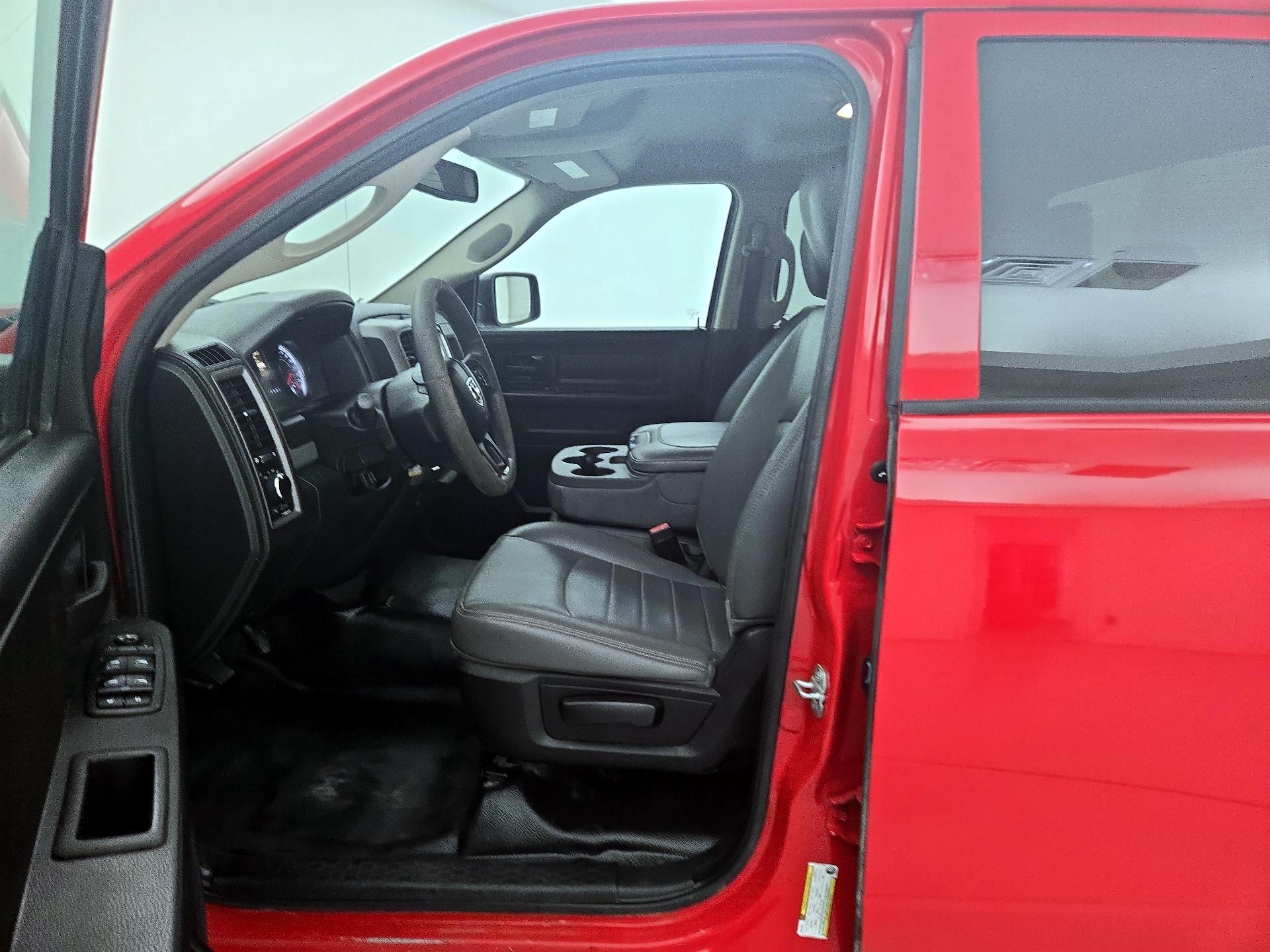 Thumbnail: 2019 RAM 1500 Classic - 11