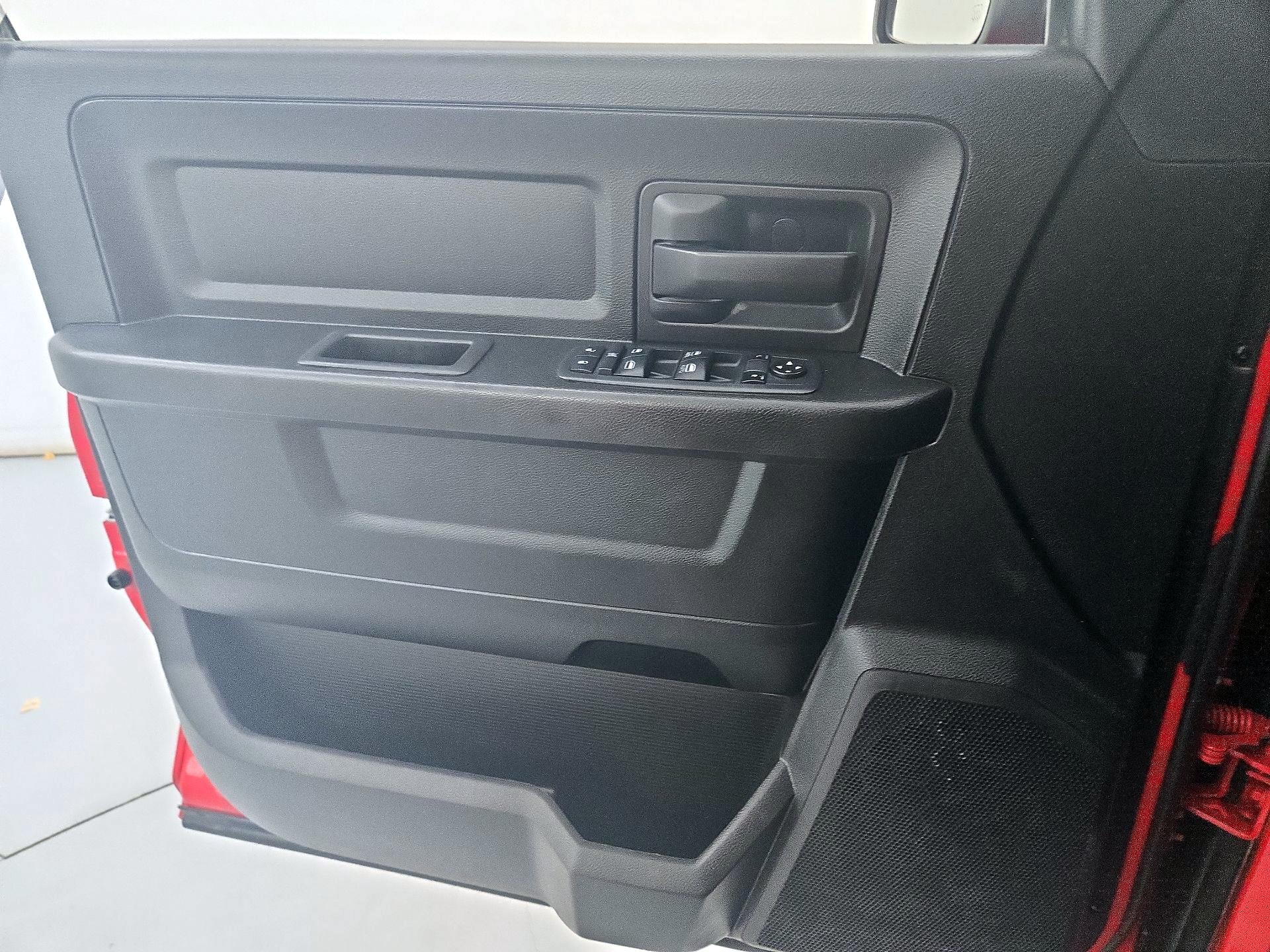 Thumbnail: 2019 RAM 1500 Classic - 12